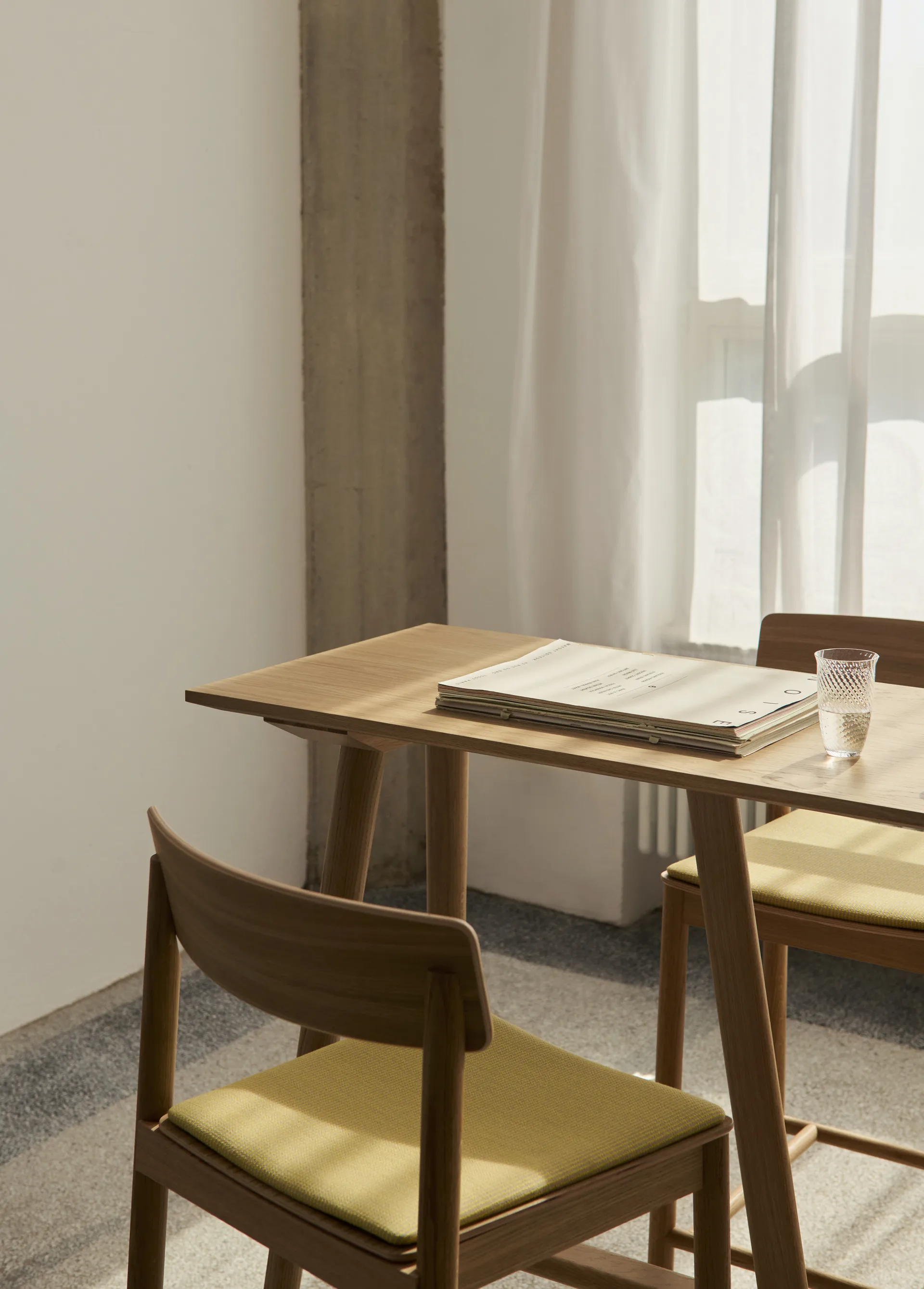 Betty TK17 Bar Chair Barstuhl 75 cm, Fuse 0421-lackierte eiche &Tradition