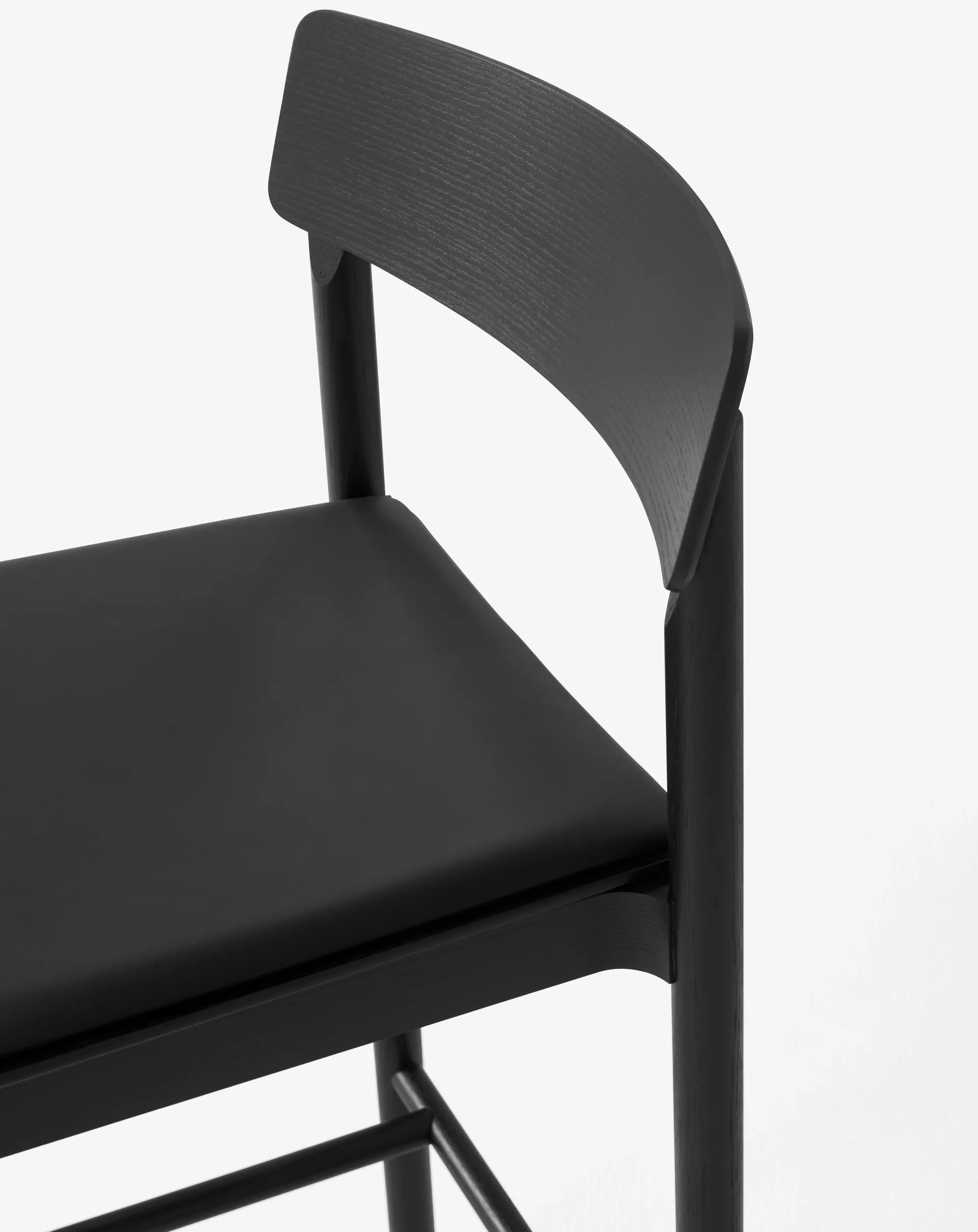 Betty TK17 Bar Chair Barstuhl 75 cm, Noble schwarzes leder-schwarz lackierte esche &Tradition