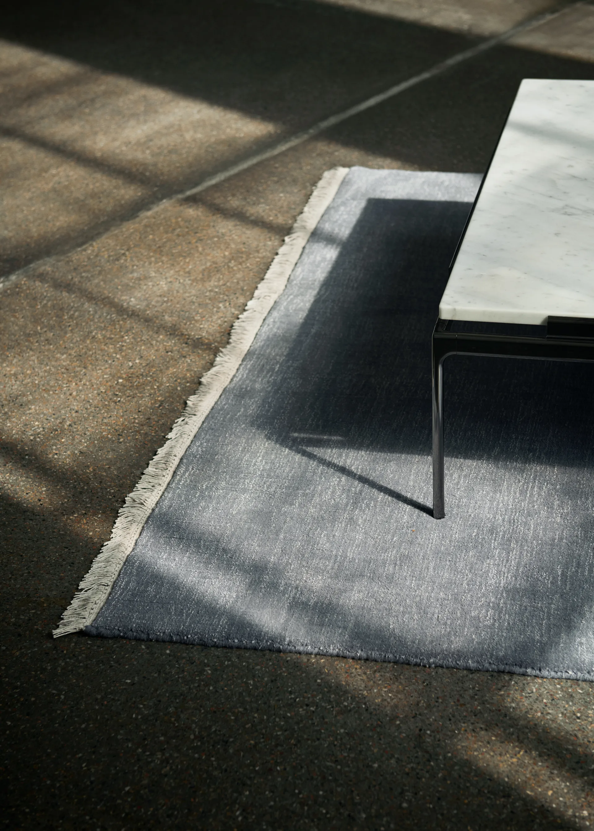 Der Moor AP18 Teppich 170x240 cm, Grey Blue Thunder &Tradition