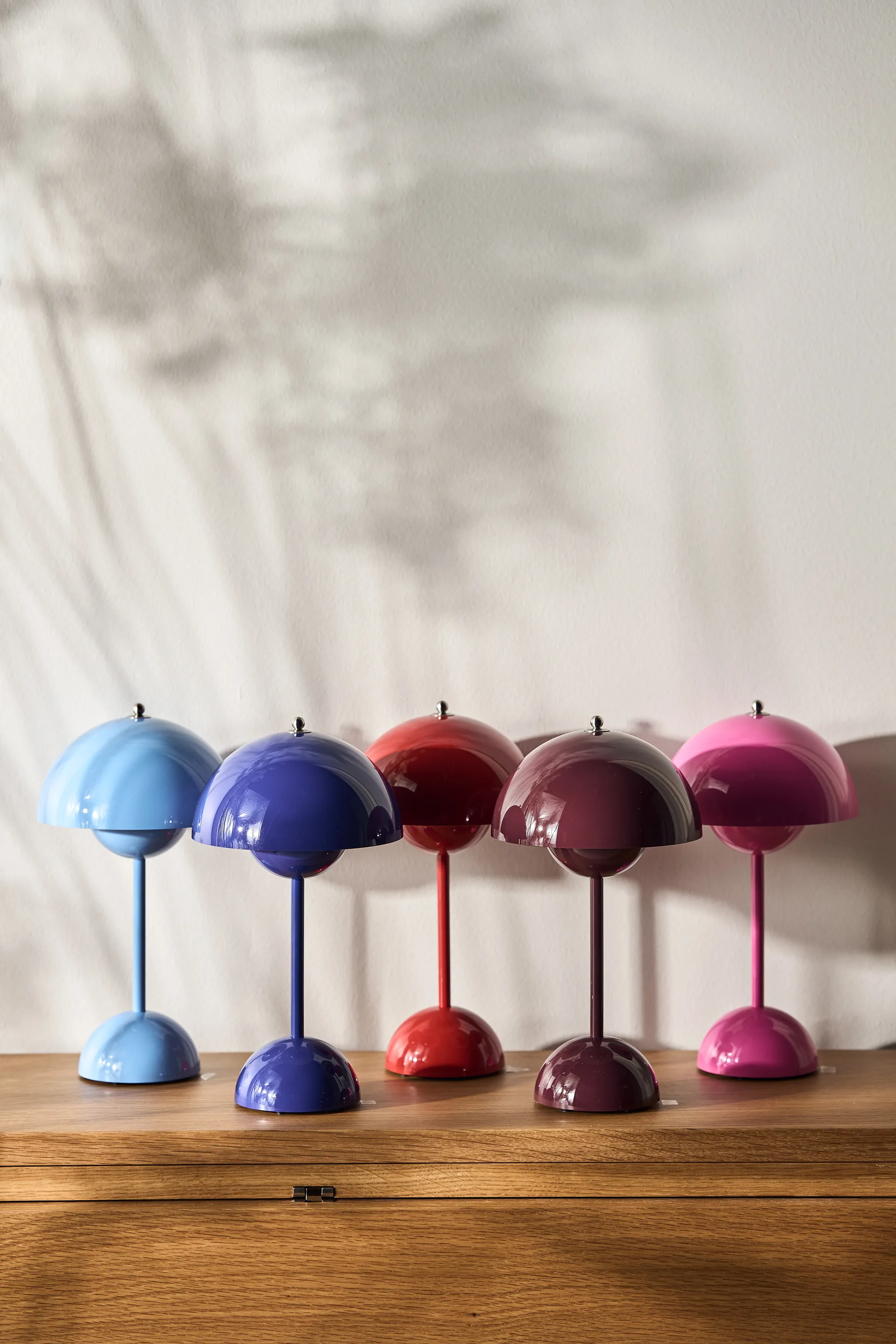 Flowerpot portable Tischleuchte VP9, Cobalt blue &Tradition