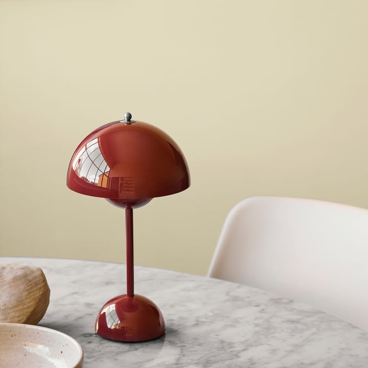 Flowerpot portable Tischleuchte VP9, Red brown &Tradition