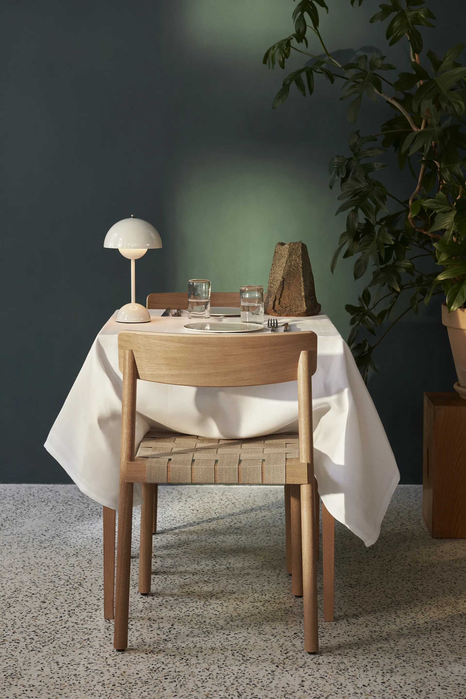 Flowerpot portable Tischleuchte VP9, White &Tradition