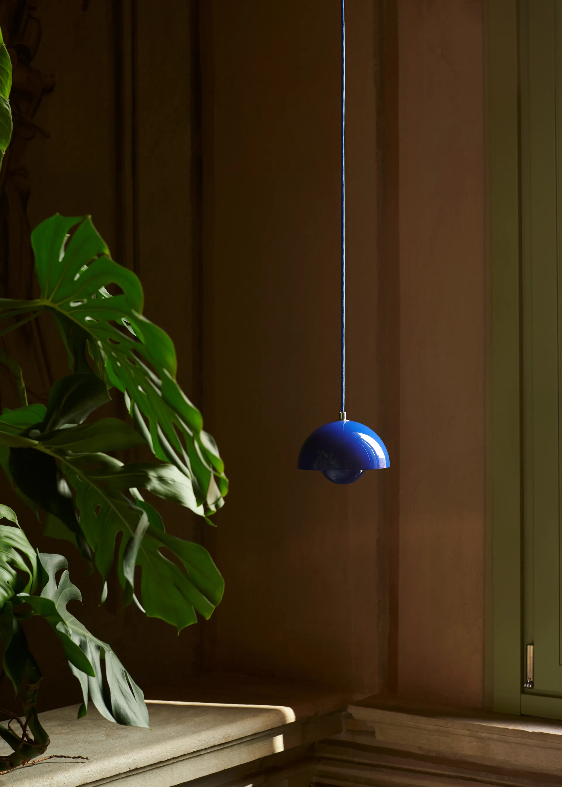 Flowerpot VP10 Pendelleuchte, Cobalt blue &Tradition