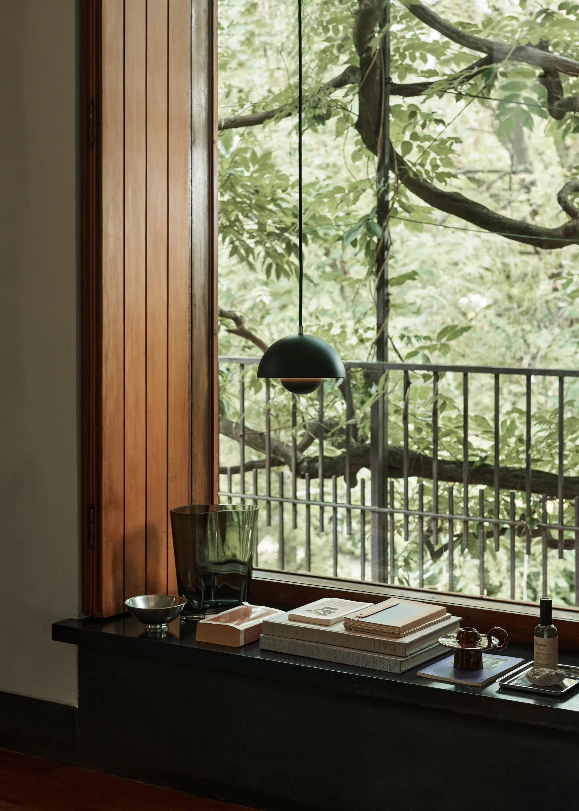 Flowerpot VP10 Pendelleuchte, Matt black &Tradition