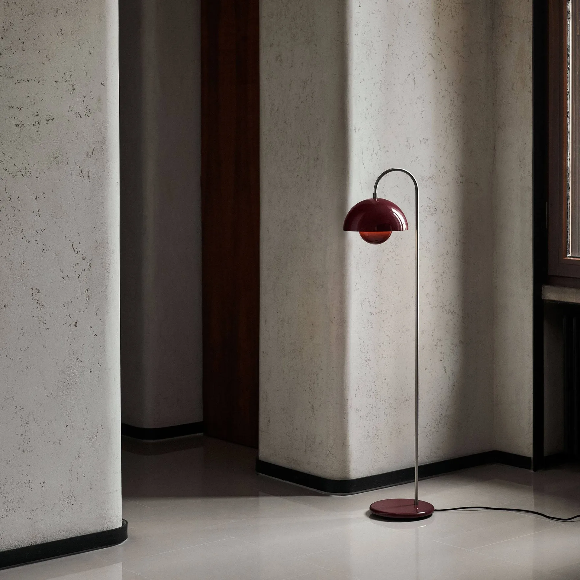 Flowerpot VP12 Stehlampe, Dunkelpflaume &Tradition