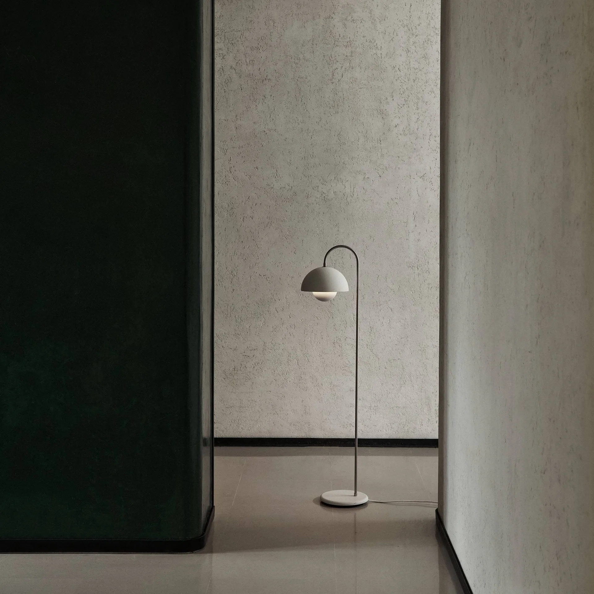 Flowerpot VP12 Stehlampe, Matt white &Tradition