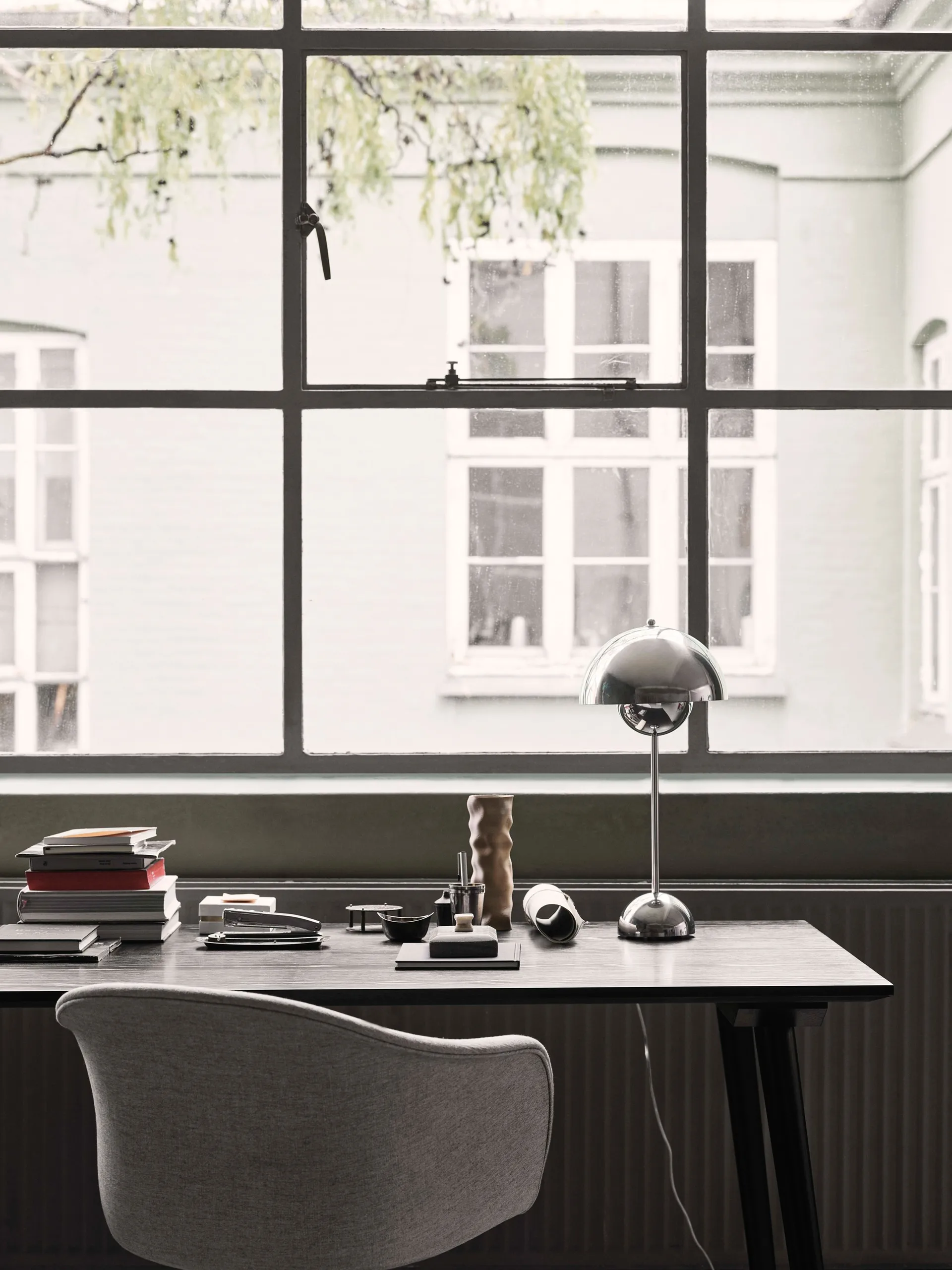 FlowerPot VP3 Tischleuchte, Chrome-plated &Tradition