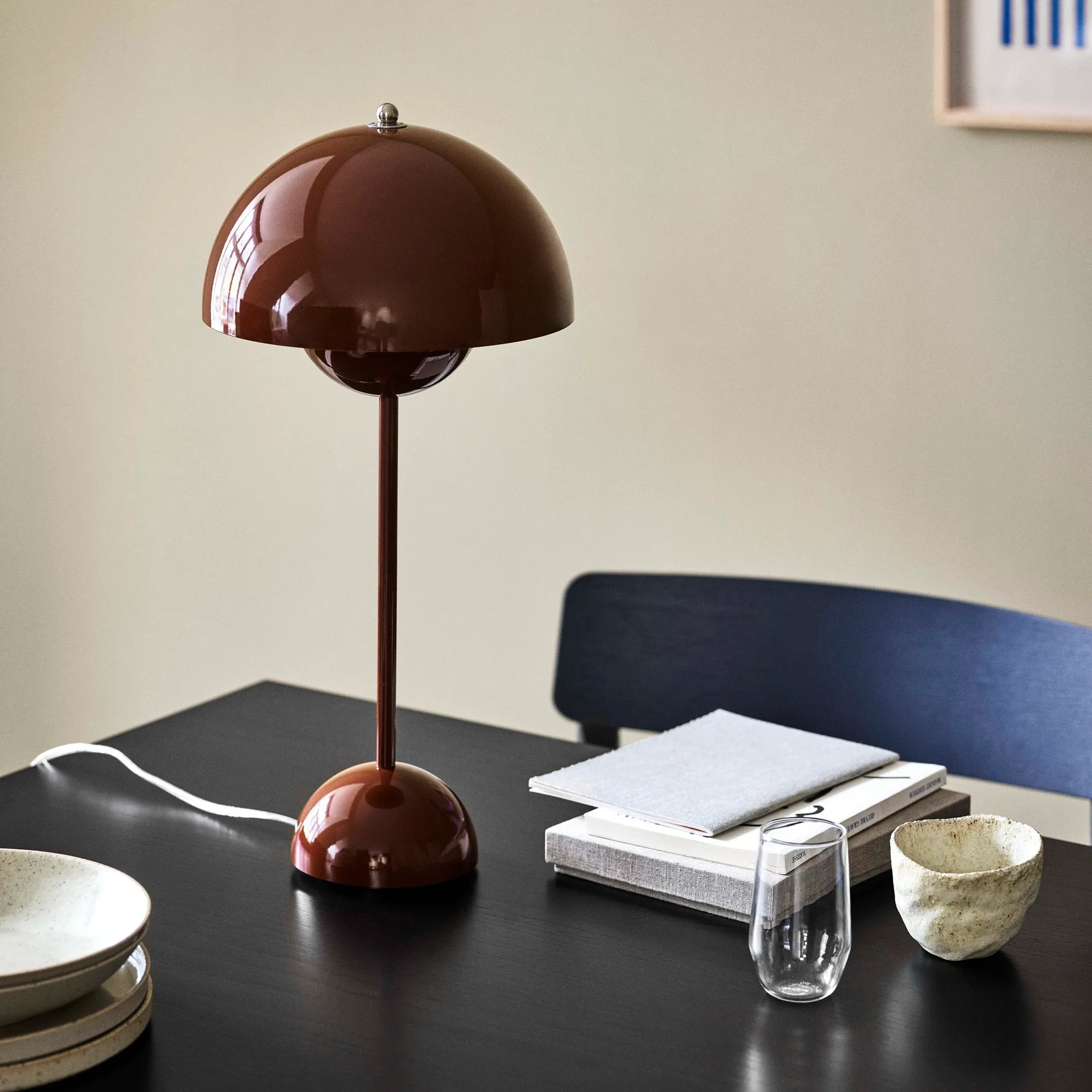 FlowerPot VP3 Tischleuchte, Rot-braun &Tradition