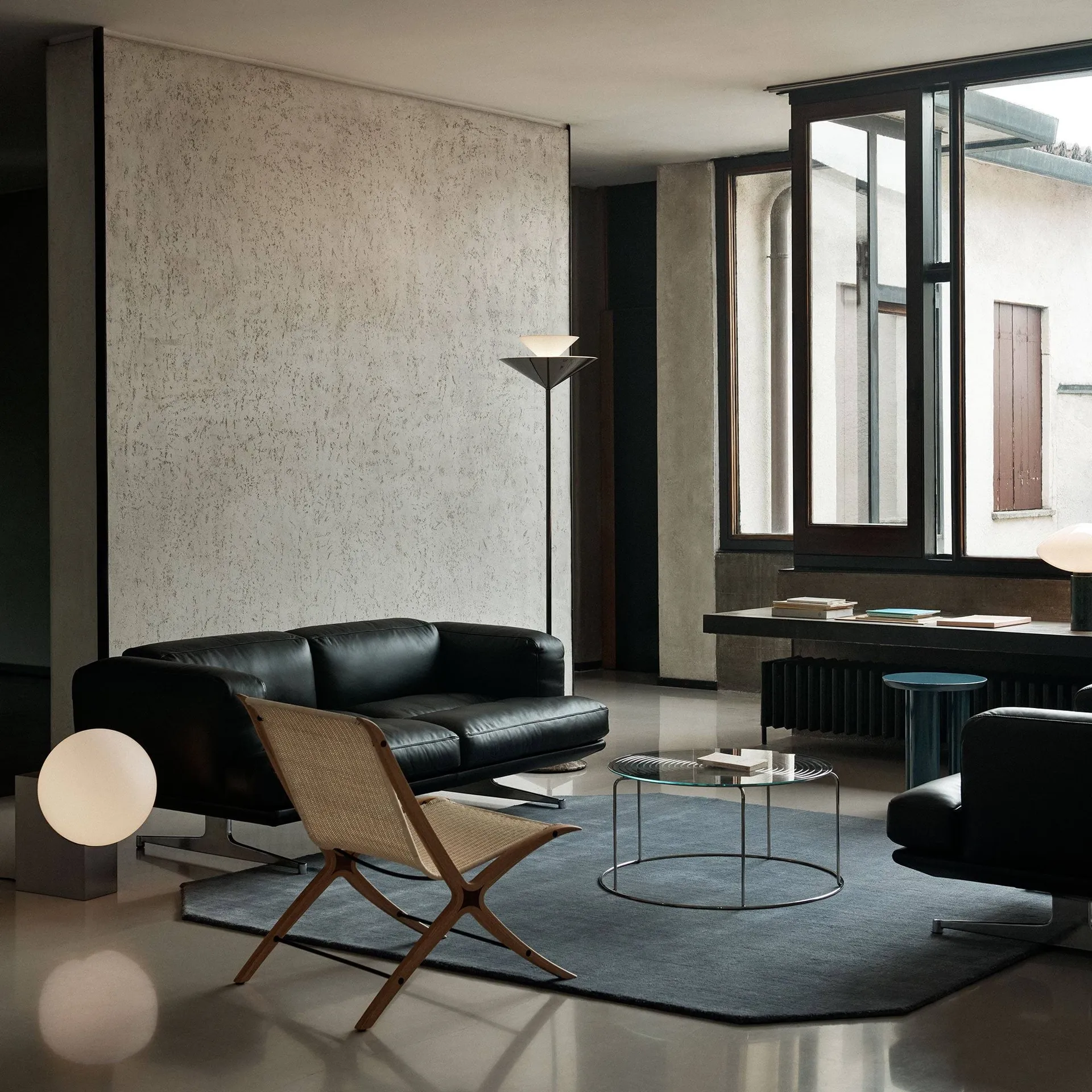 Gio LN 28 Stehleuchte, Dunkles Chrom, Marmor &Tradition
