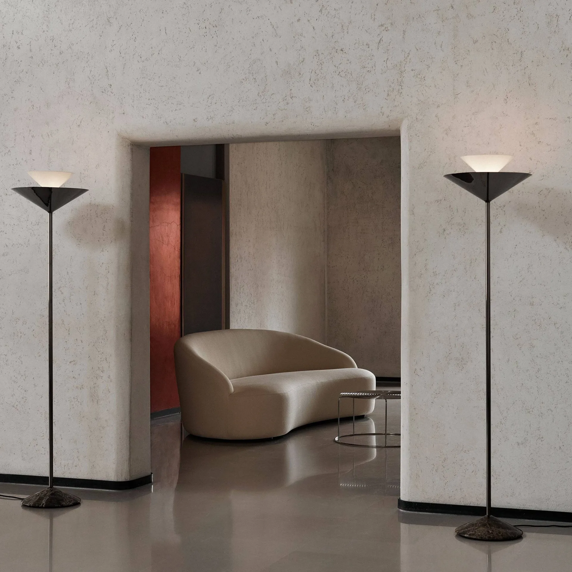 Gio LN 28 Stehleuchte, Dunkles Chrom, Marmor &Tradition