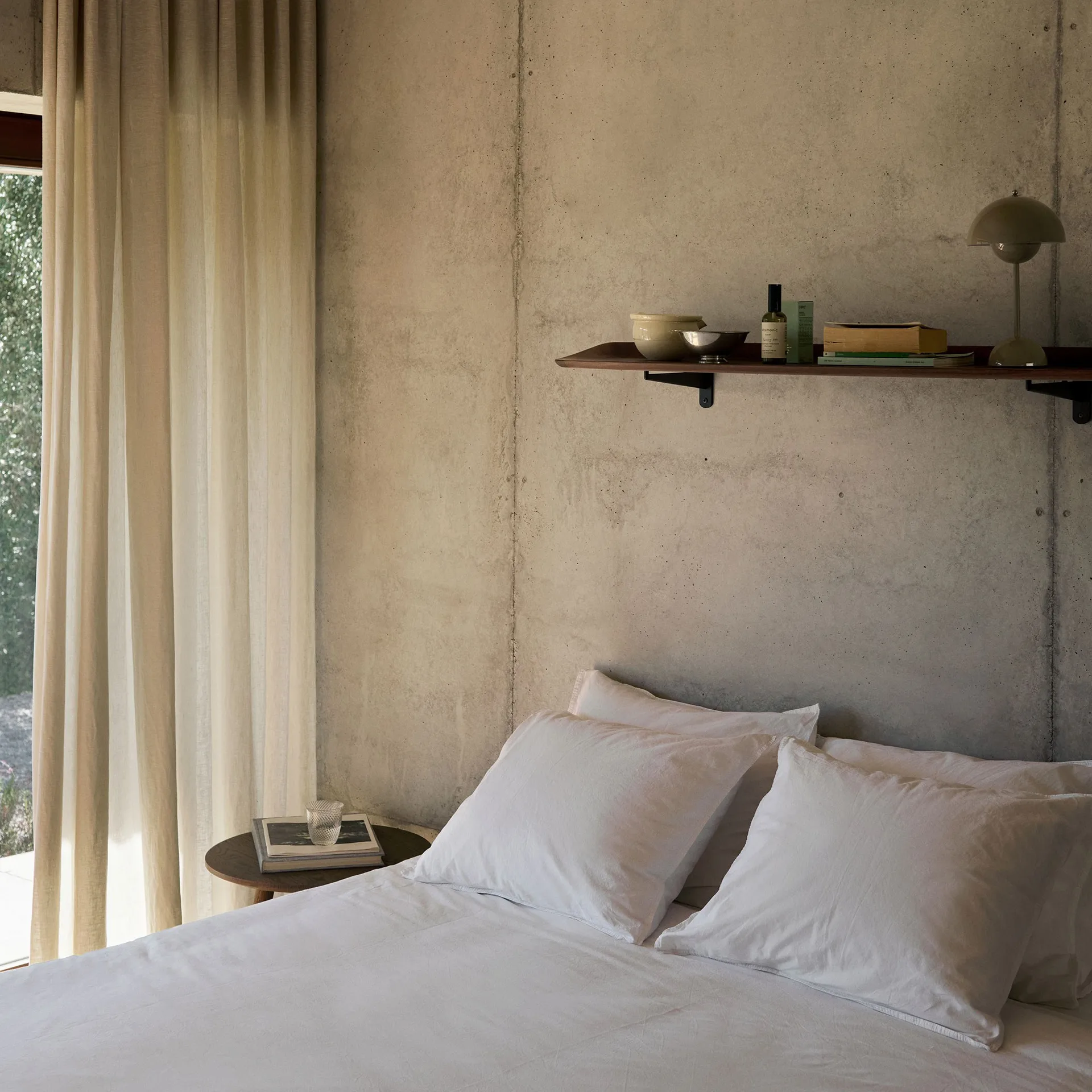 Guild HM15 Wandregal 120 cm, Solid lacquered walnut &Tradition