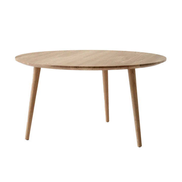 In Between Couchtisch SK15 Ø90cm - Oiled oak - &Tradition