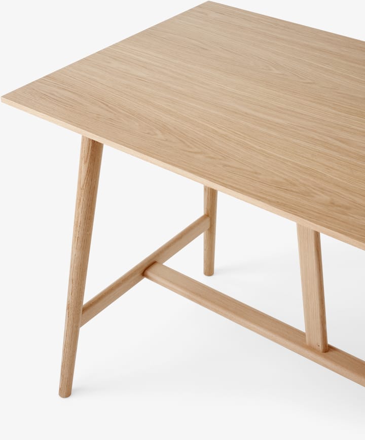 In Between SK26 Counter Table Bartisch 190x80x95 cm, Lackierte eiche &Tradition