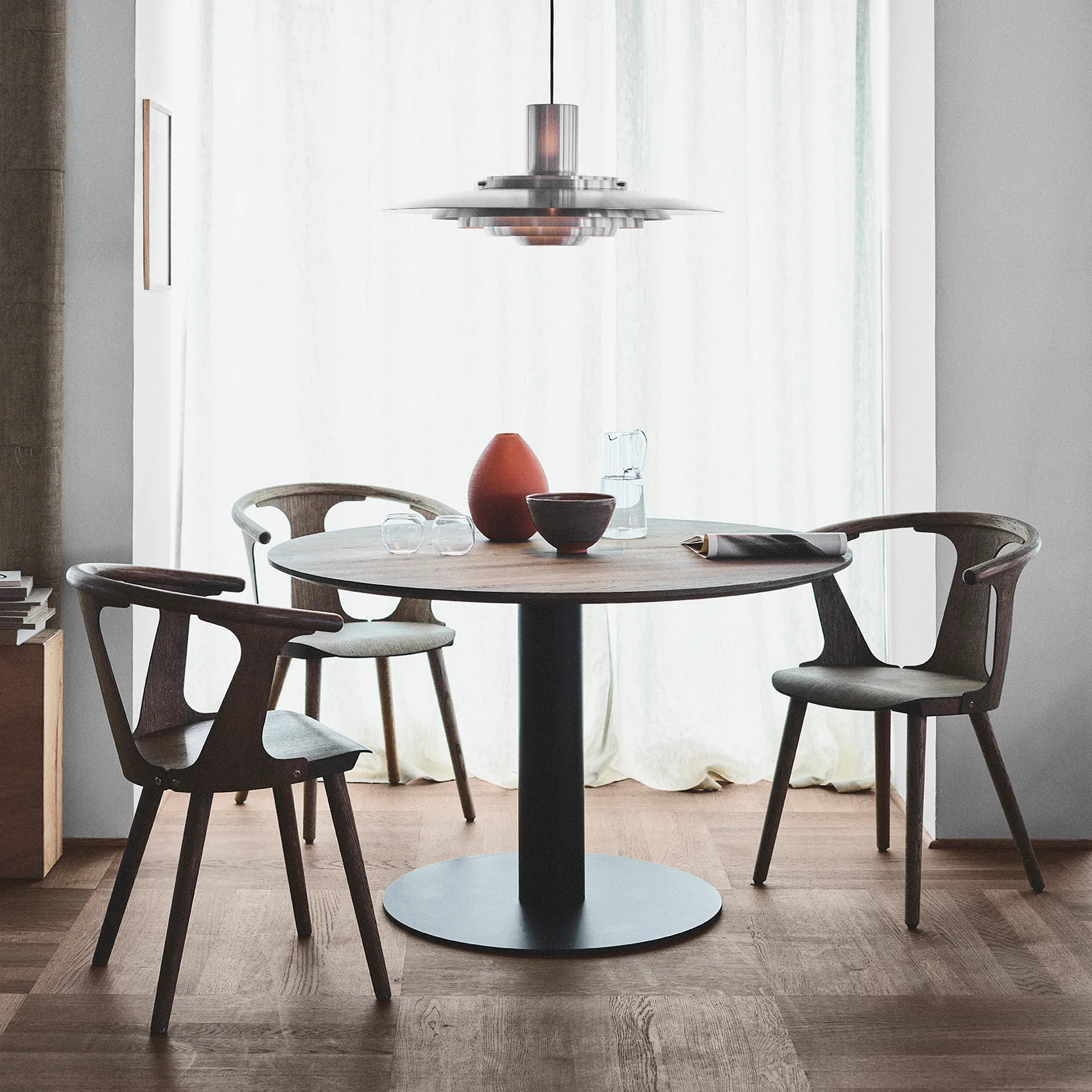 In Between Tisch SK12, Walnuss &Tradition