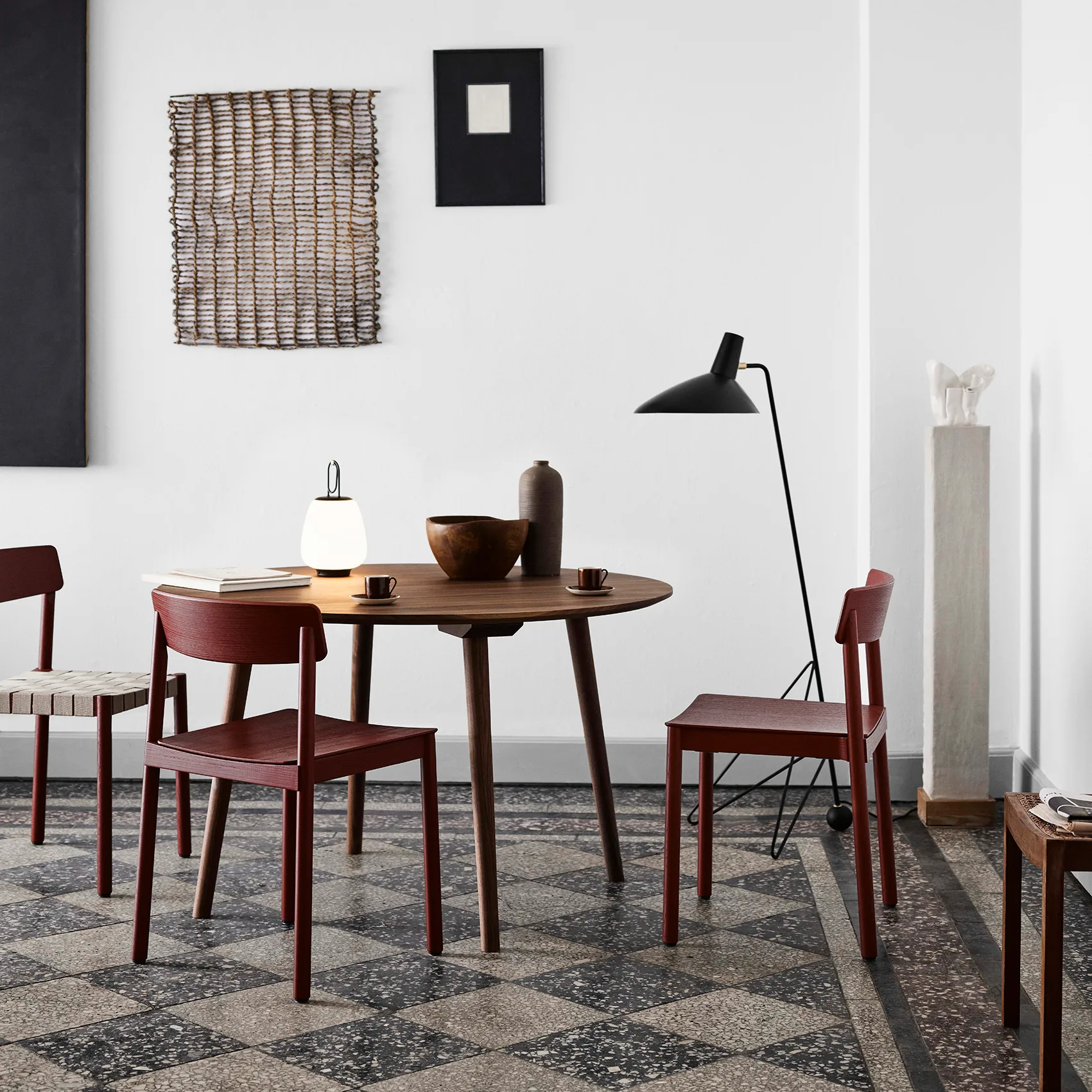 In Between Tisch SK4, Walnuss &Tradition