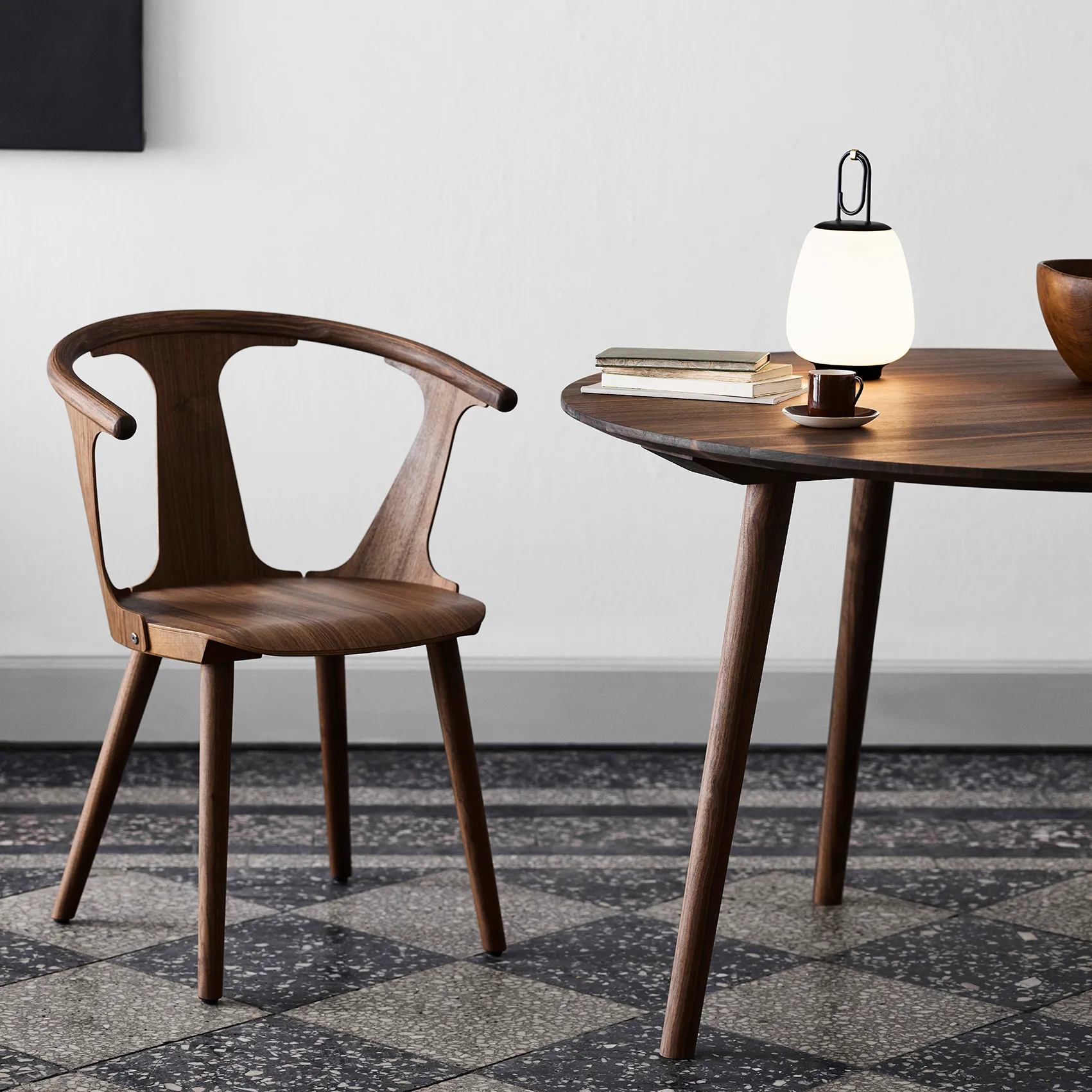 In Between Tisch SK4, Walnuss &Tradition