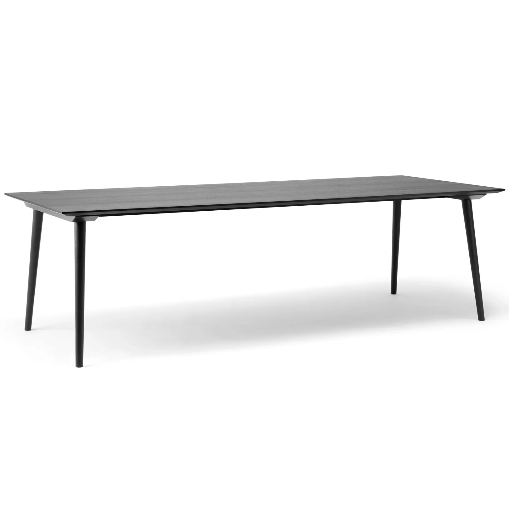 In Between Tisch SK6, Eiche schwarz lackiert &Tradition