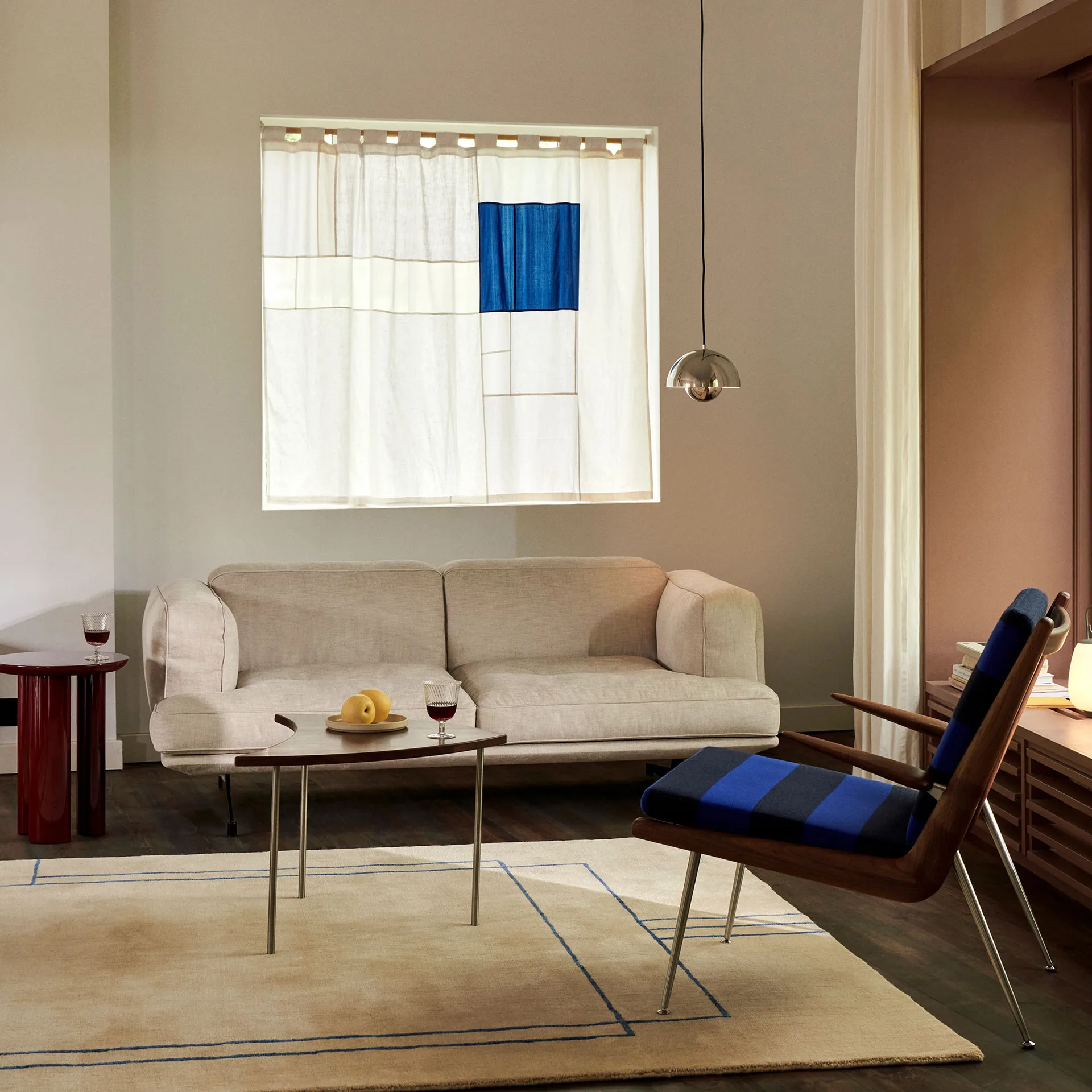 Inland AV22 Sofa 2-Sitzer, Clay 0011-warm black &Tradition