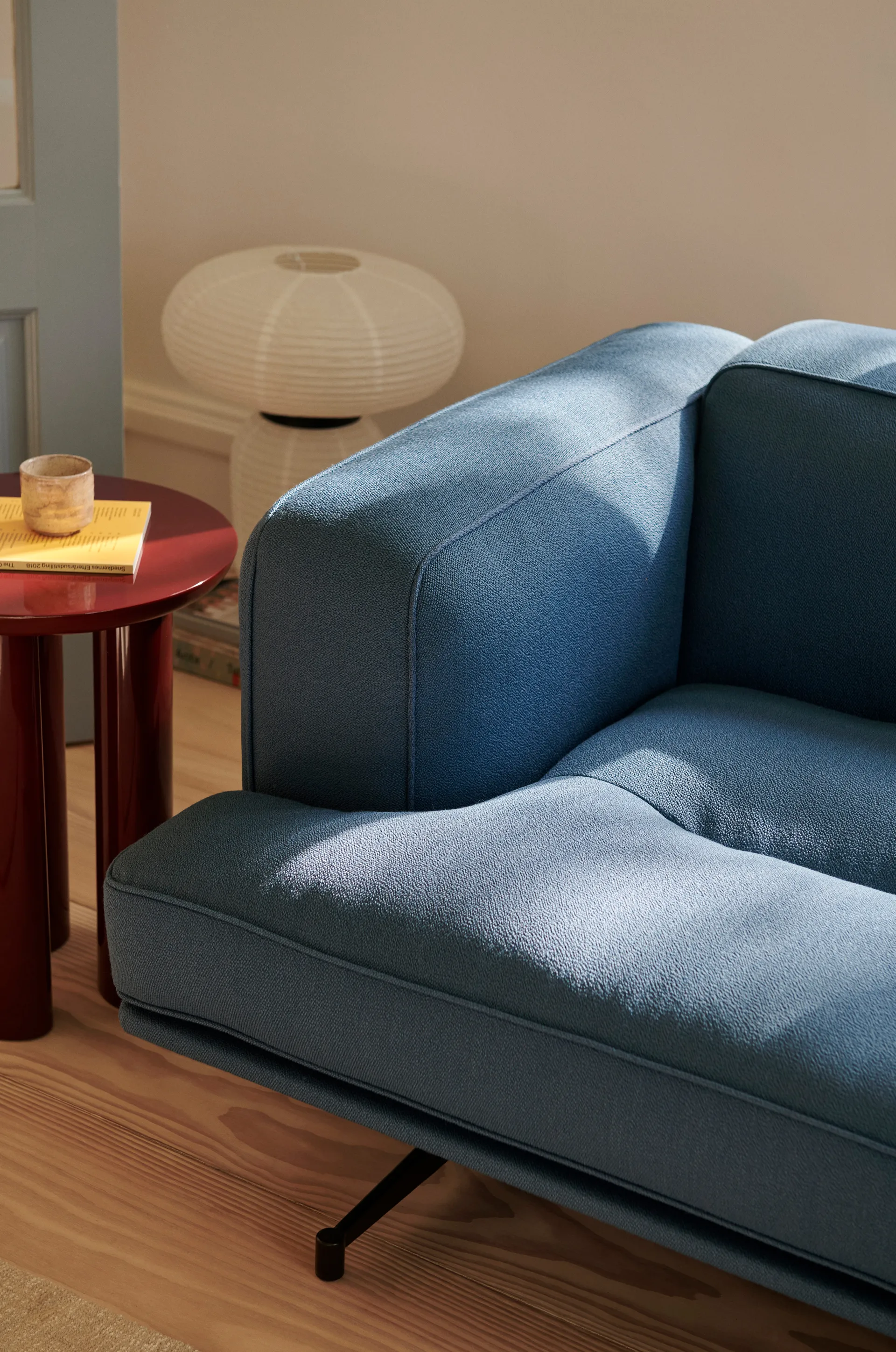 Inland AV23 3-Sitzer Sofa, Vidar 4 Denim Blue 733-schwarze Beine &Tradition