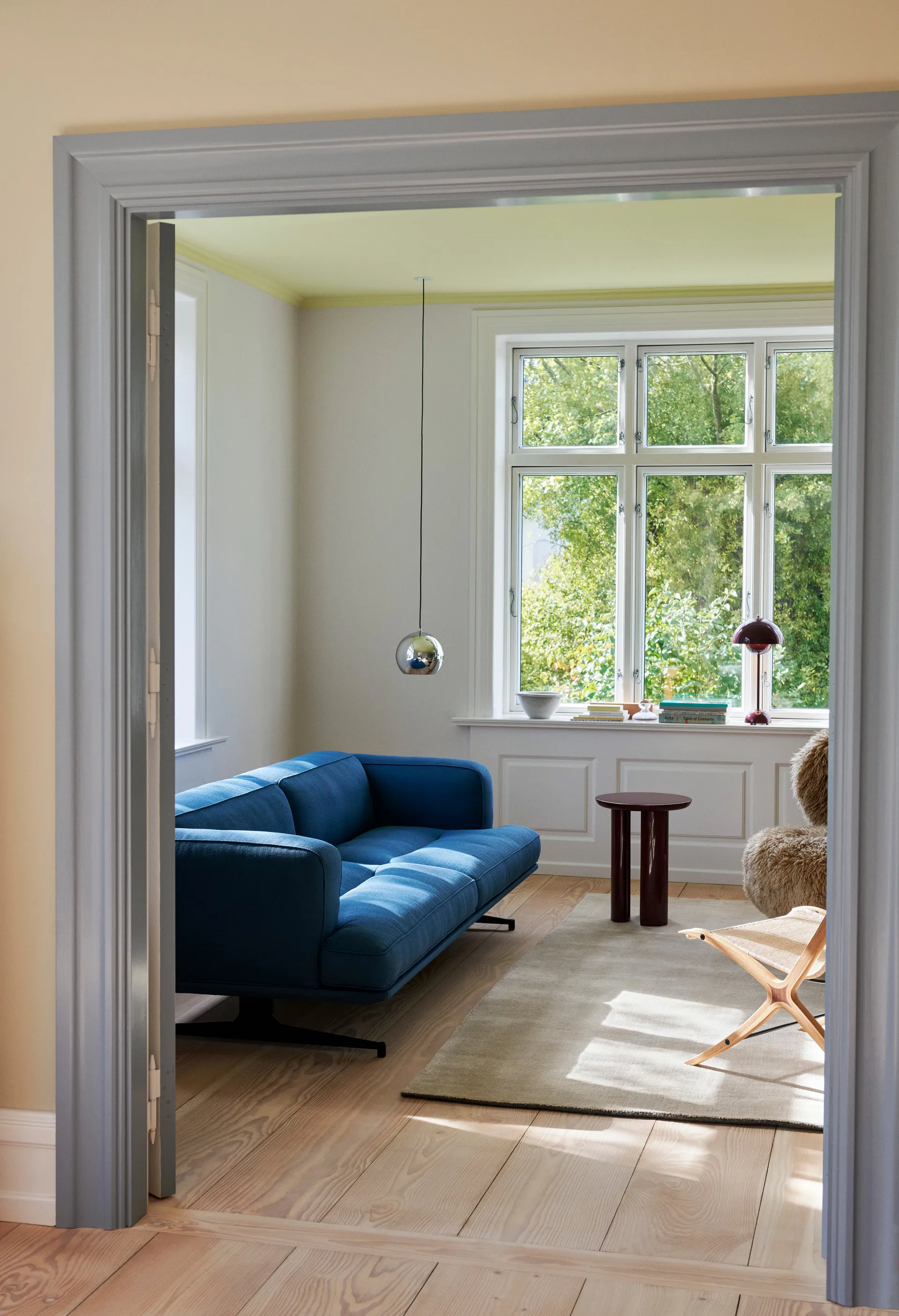Inland AV23 3-Sitzer Sofa, Vidar 4 Denim Blue 733-schwarze Beine &Tradition