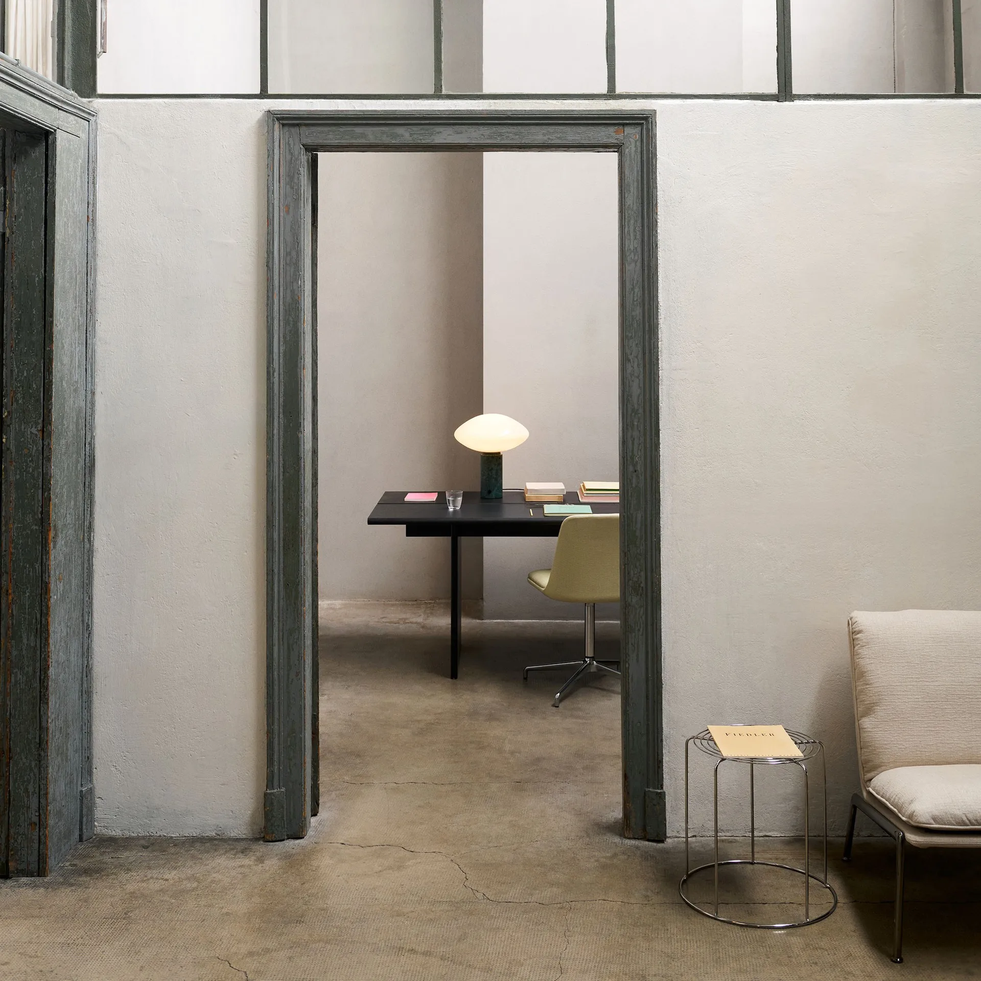 Ita OS2 Esstisch mit Kabelmanagement 95x260 cm, Dark stained oak &Tradition