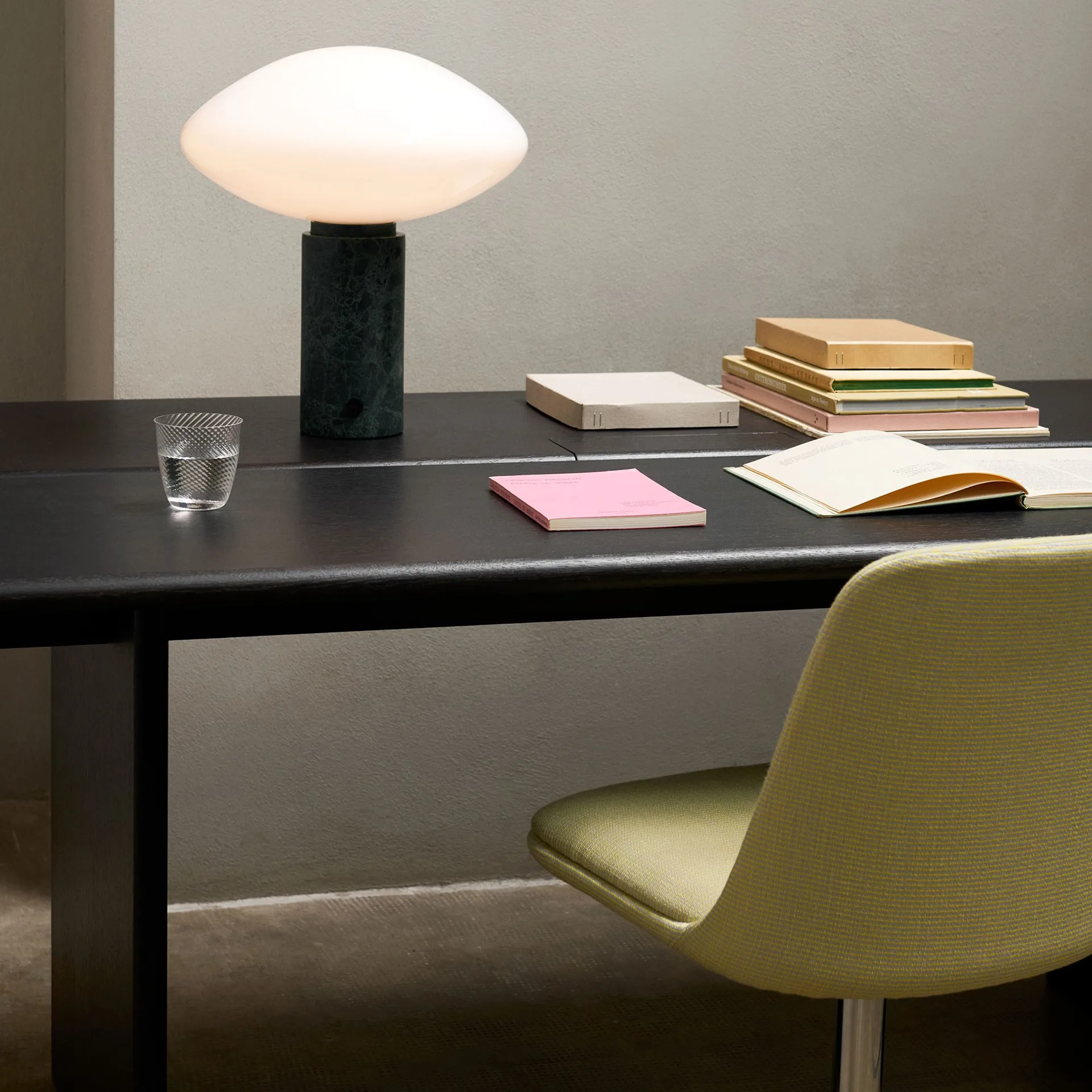 Ita OS2 Esstisch mit Kabelmanagement 95x260 cm, Dark stained oak &Tradition