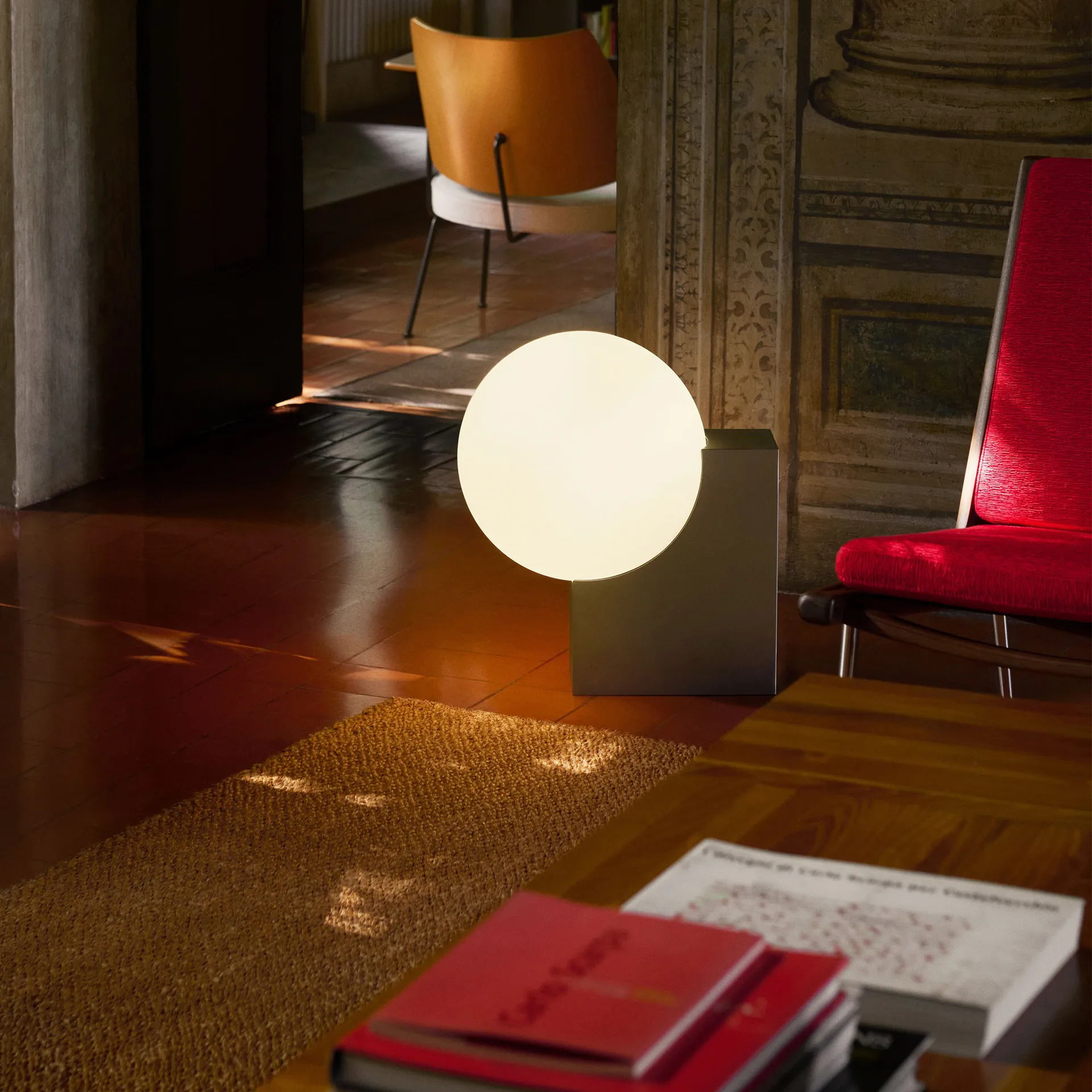 Journey SHY4 Stehleuchte, Borstat stål-opalglas &Tradition