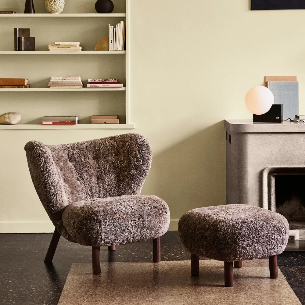 Little Petra ATD1 Fußhocker, Schaffell moonlight-Walnussbeine geölt &Tradition