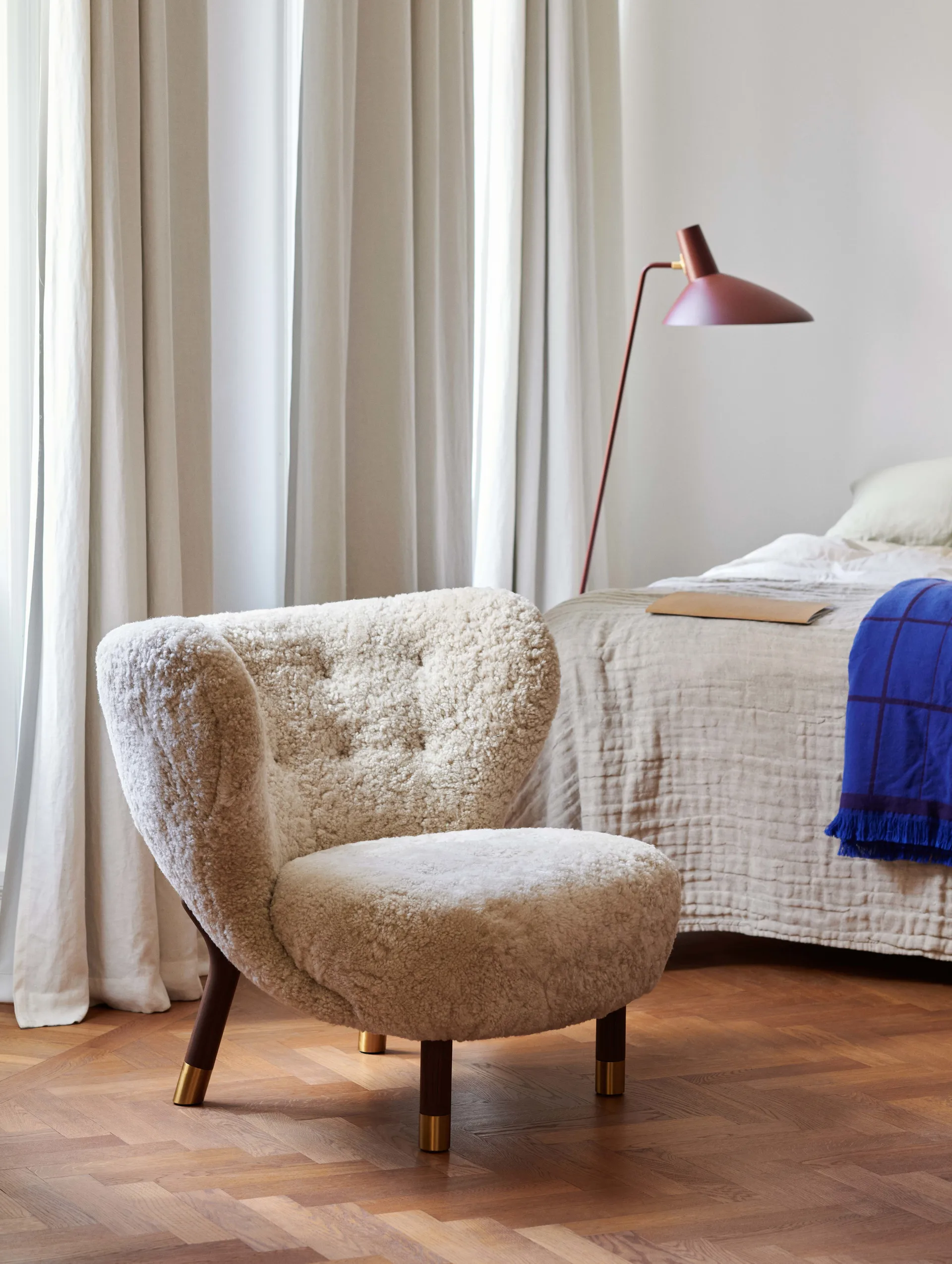 Little Petra VB1 Sessel Limited Edition, Walnuss, Messing-Moonlight &Tradition