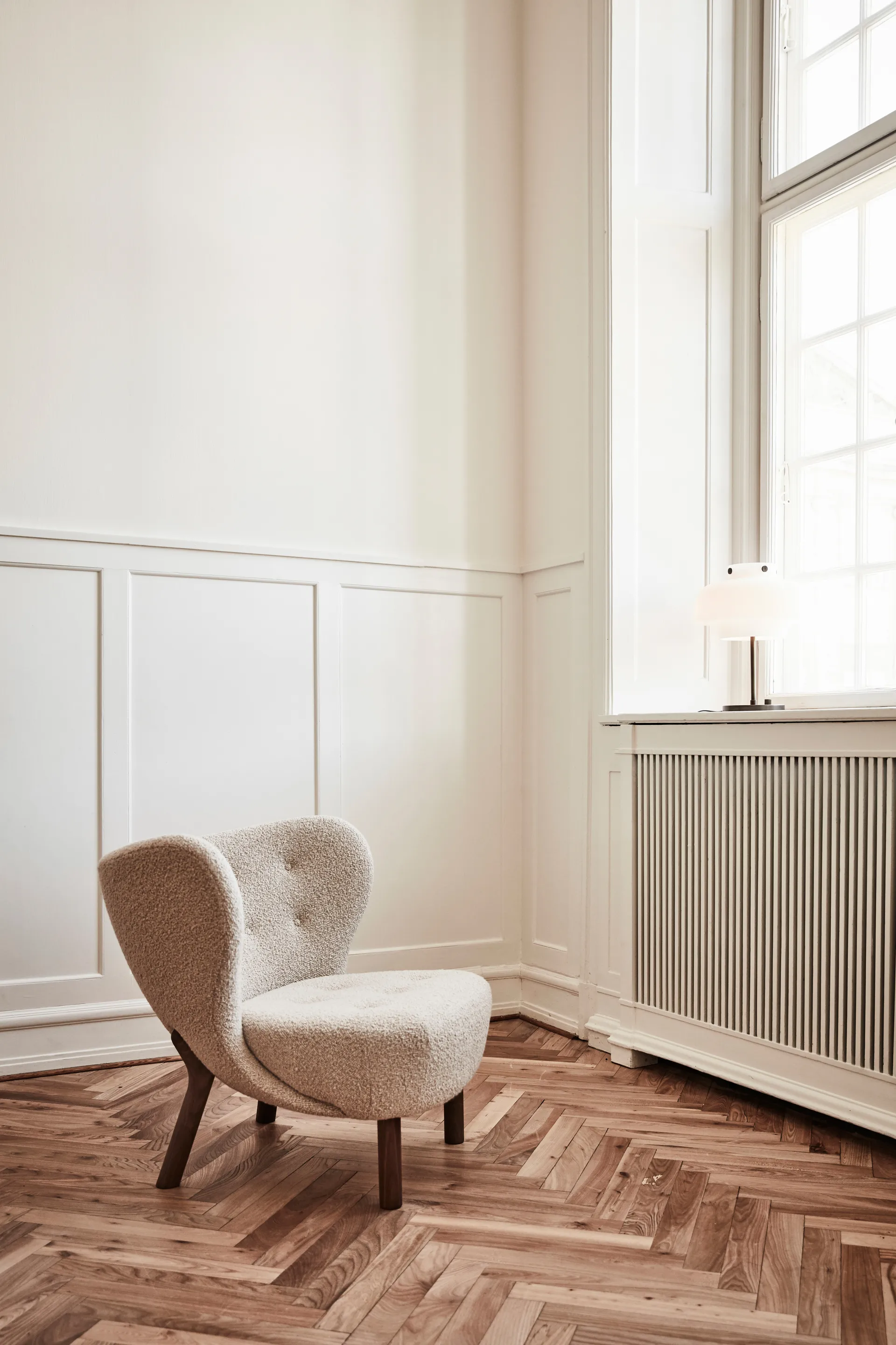 Little Petra VB1 Sessel, Walnuss geölt-Karakorum 003 &Tradition