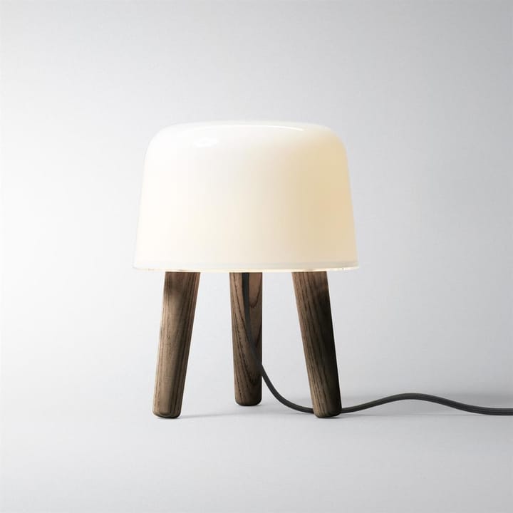 Milk Lamp NA1 Tischleuchte, Beine Eiche geölt, Kabel schwarz &Tradition