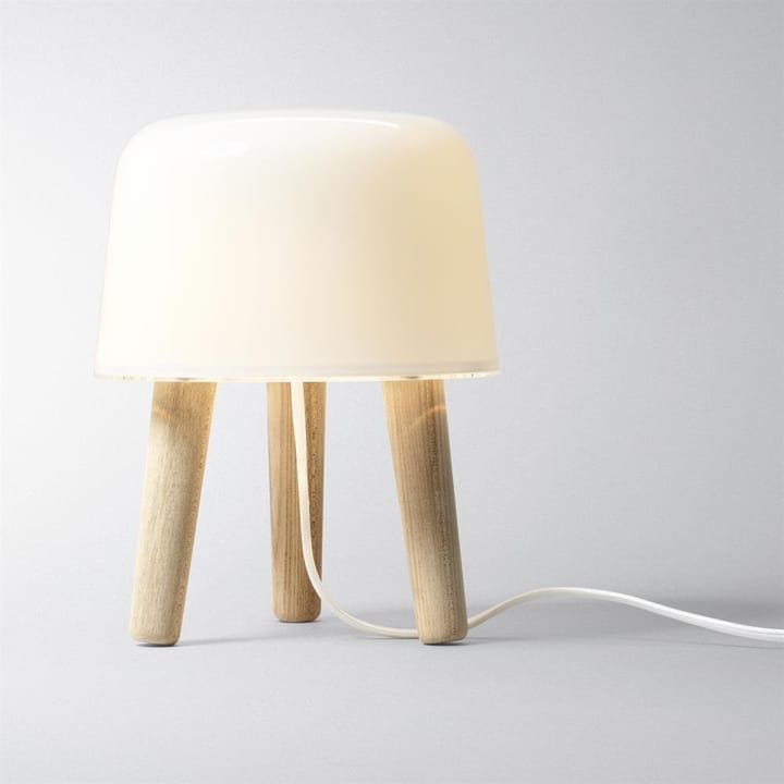 Milk Lamp NA1 Tischleuchte - Beine Esche natur, Kabel weiß - &Tradition