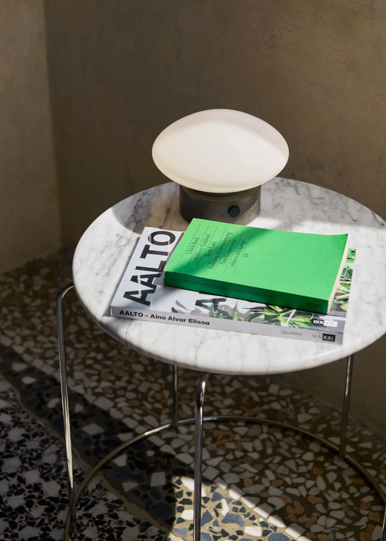 Mist AP21 tragbare Lampe 12 cm, Grigio Caldo-opal glass &Tradition