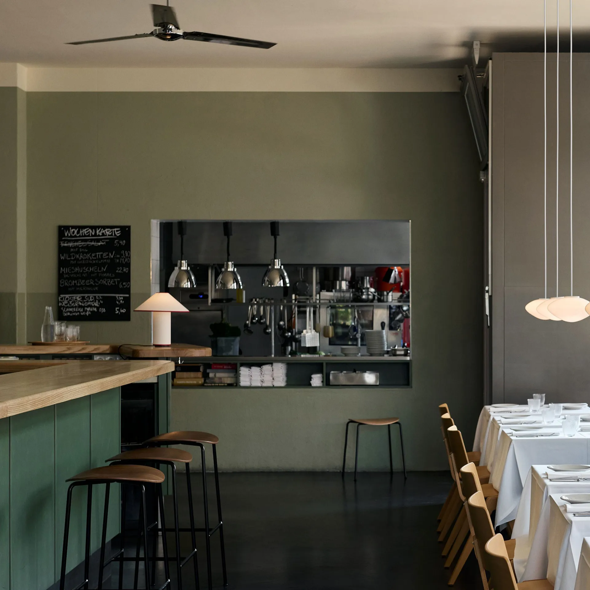 Pavilion AV37 Barhocker 68 cm, Black-lacquered oak &Tradition