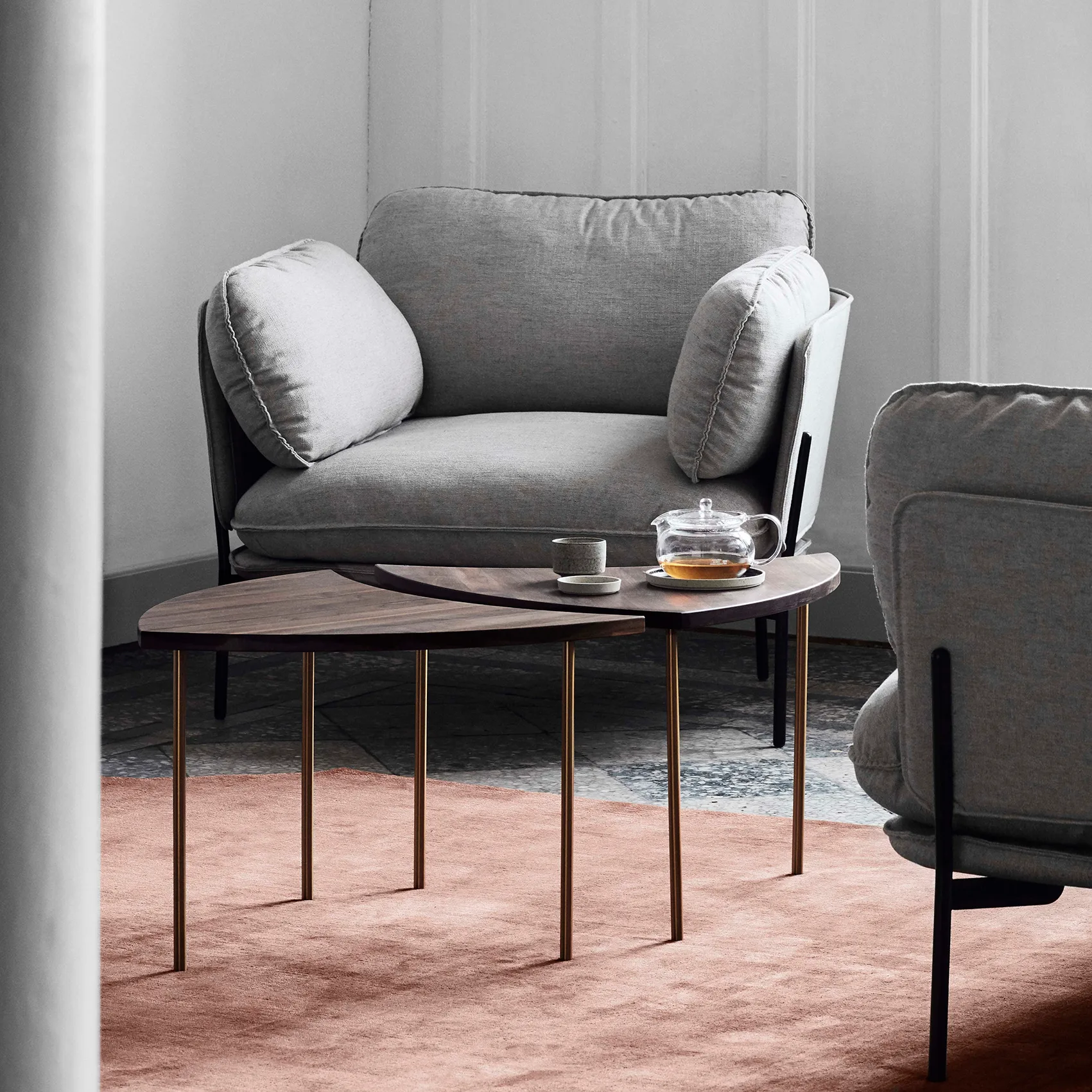 Pinwheel Beistelltisch HM7, Walnuss &Tradition