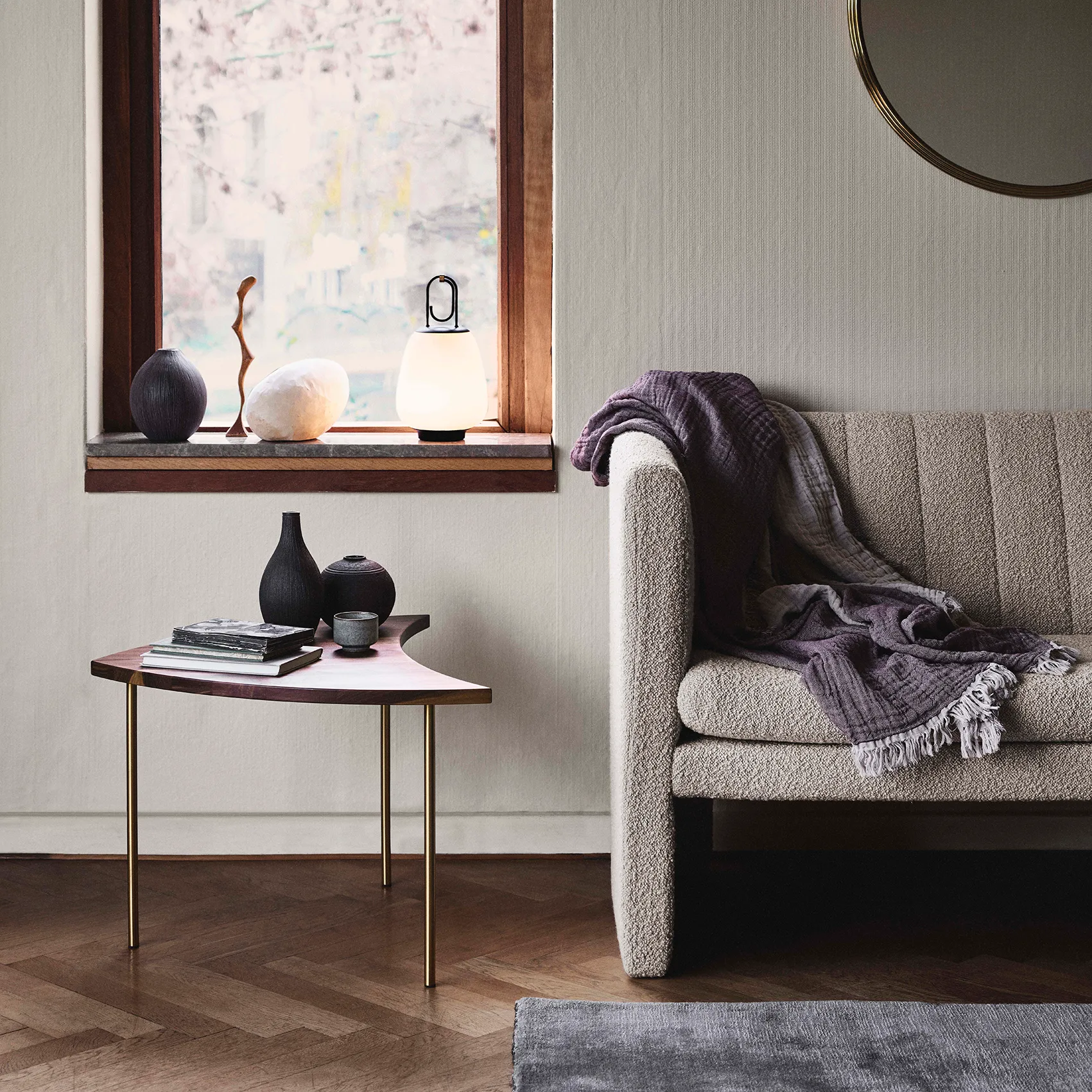 Pinwheel Beistelltisch HM7, Walnuss &Tradition