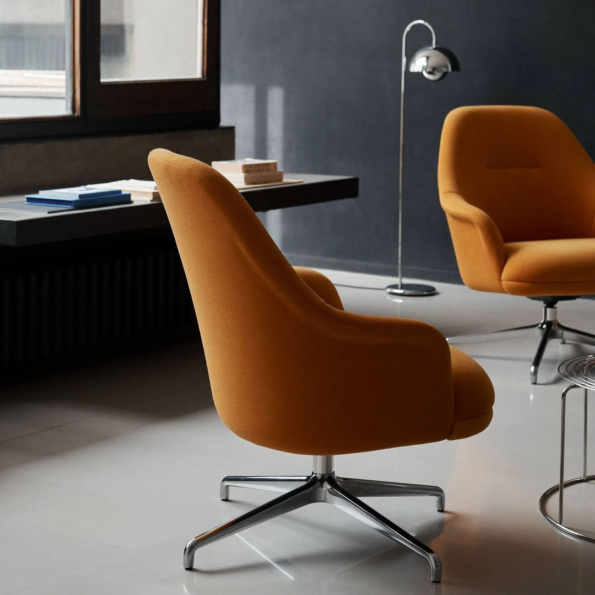 Rely HW139 Loungesessel, Gentle 0433-Aluminium &Tradition