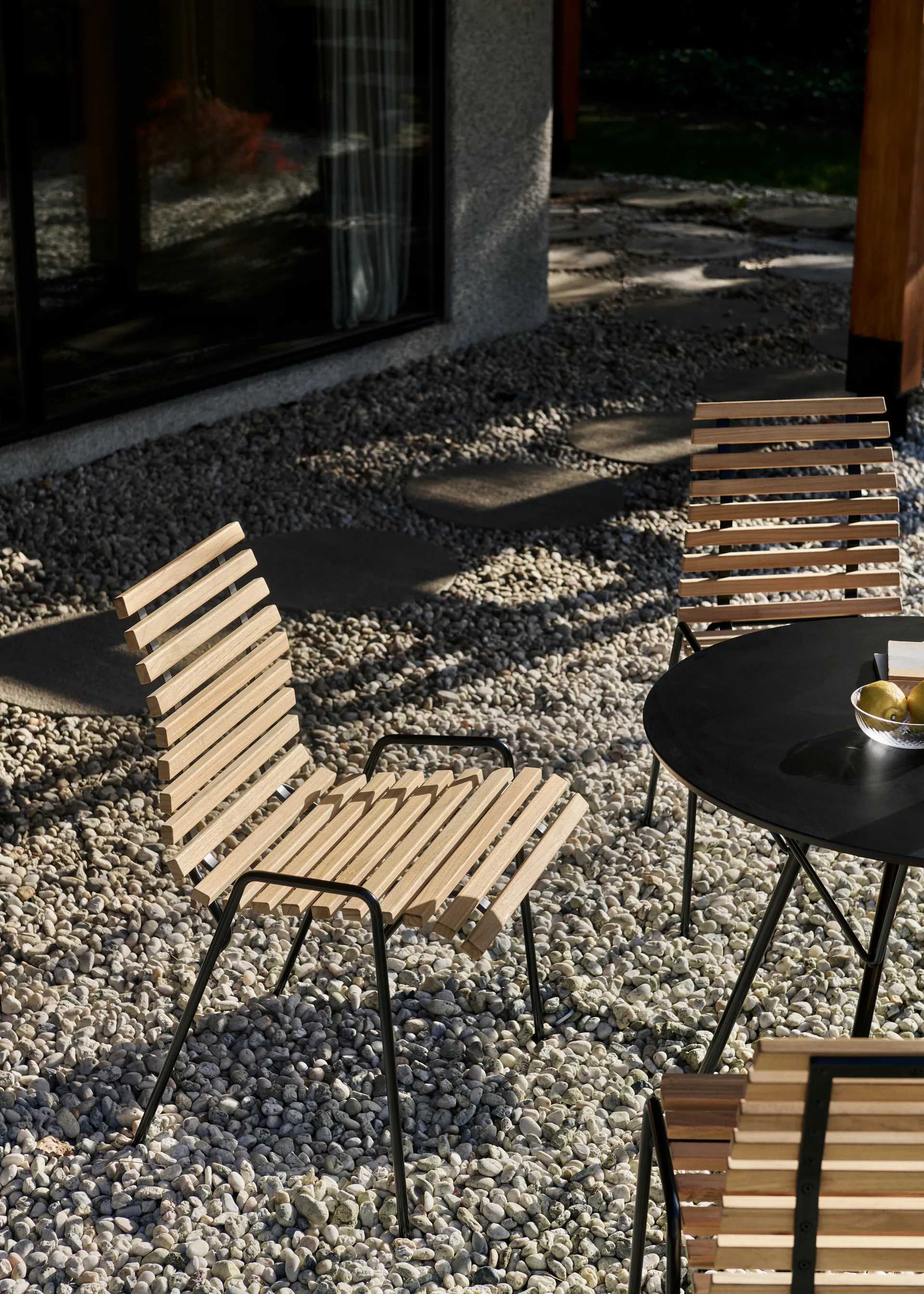 RFH RD4 Terrassen-Seitenstuhl, Teak-Black &Tradition