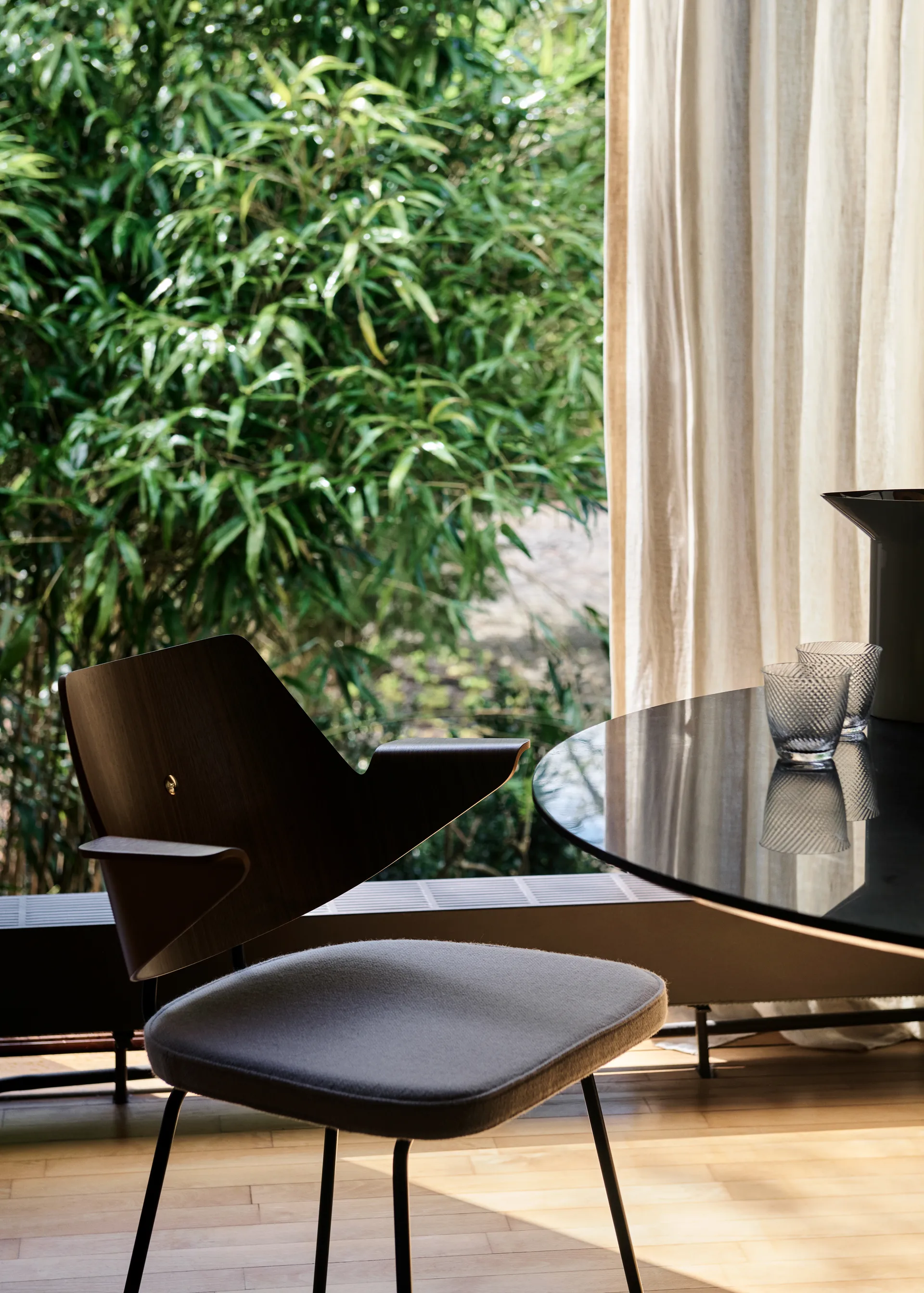 RFH RD7 Armlehnstuhl, Walnut-Beech-Offwhite &Tradition