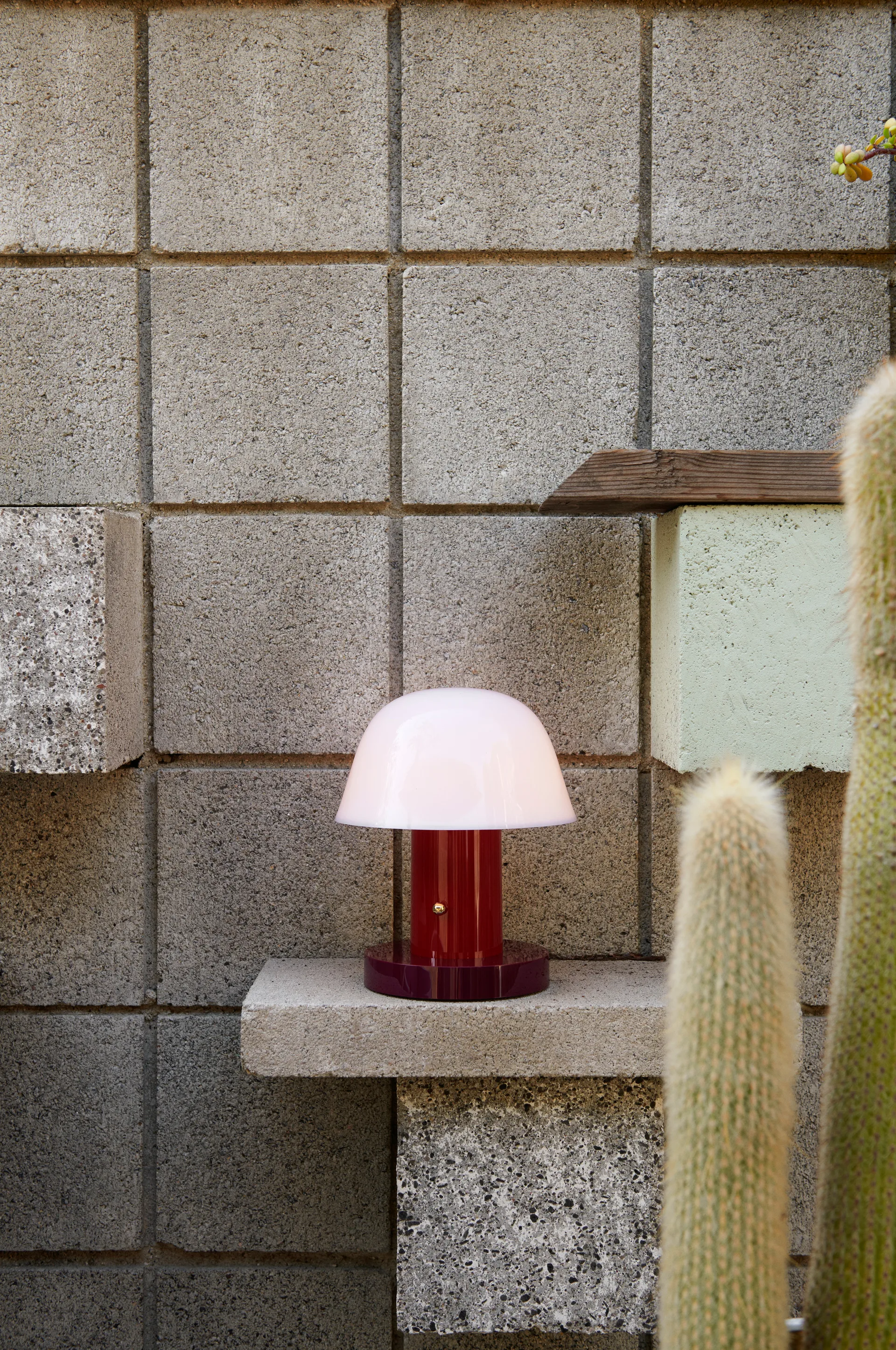 Setago JH27 Tischleuchte, Maroon-grape &Tradition