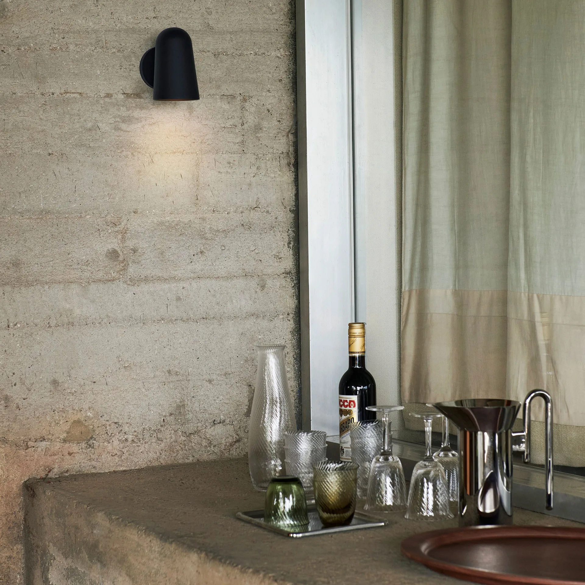 Solid SC104 Wandleuchte, Black &Tradition