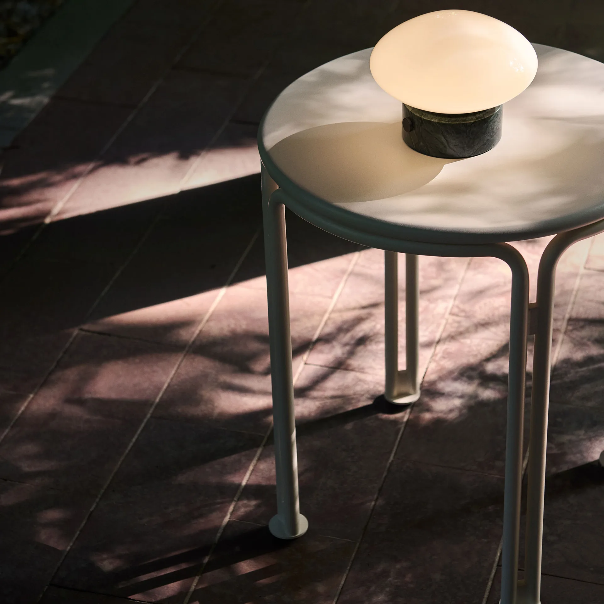 Thorvald SC102 Beistelltisch, Ivory &Tradition