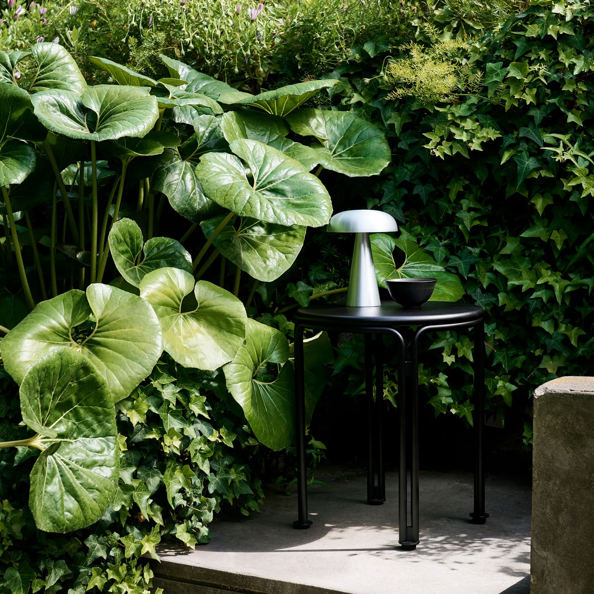 Thorvald SC102 Beistelltisch, Warm black &Tradition