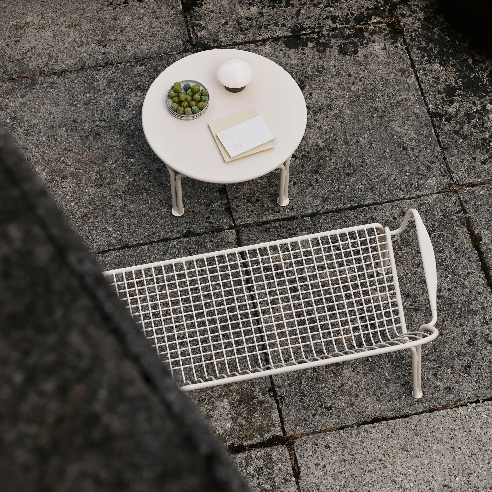 Thorvald SC108 Couchtisch, Ivory, Ø70 cm &Tradition