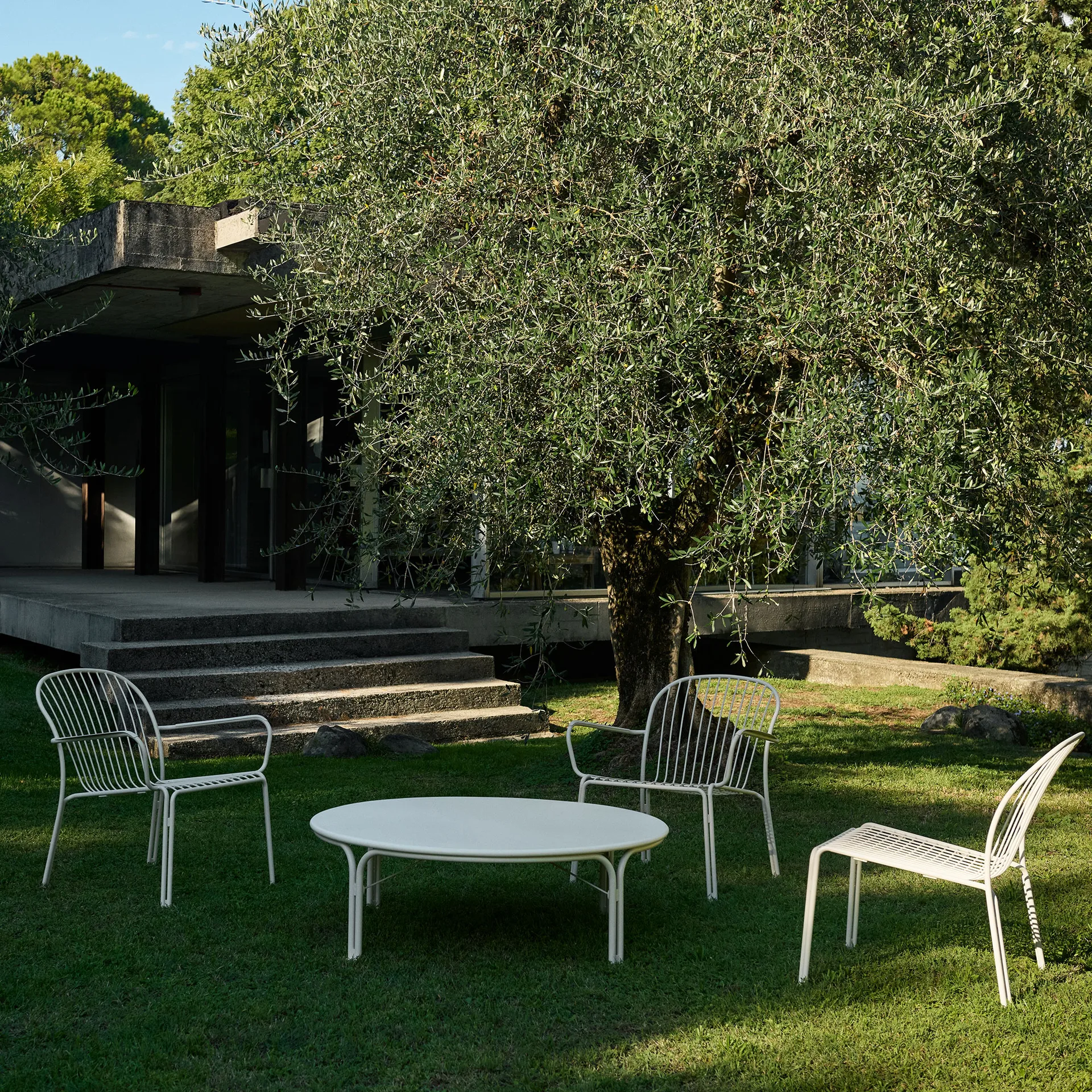 Thorvald SC109 Couchtisch, Ivory, Ø115 cm &Tradition