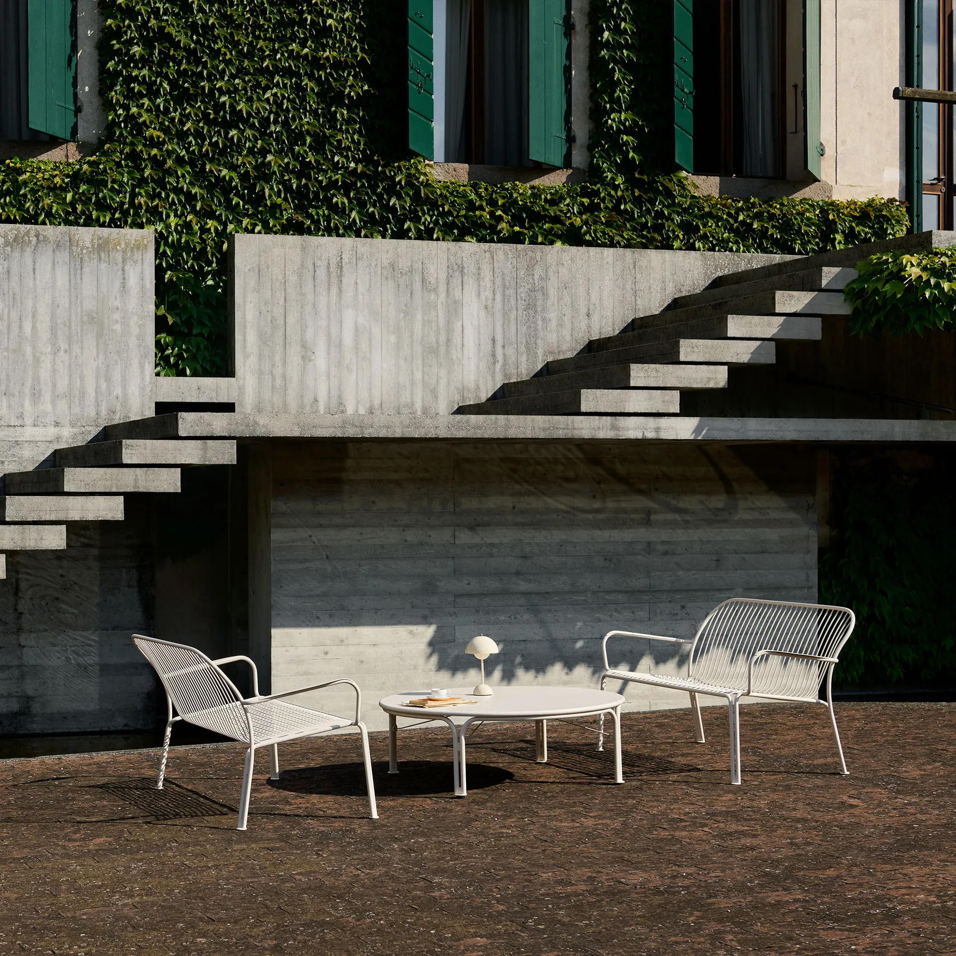 Thorvald SC109 Couchtisch, Ivory, Ø115 cm &Tradition