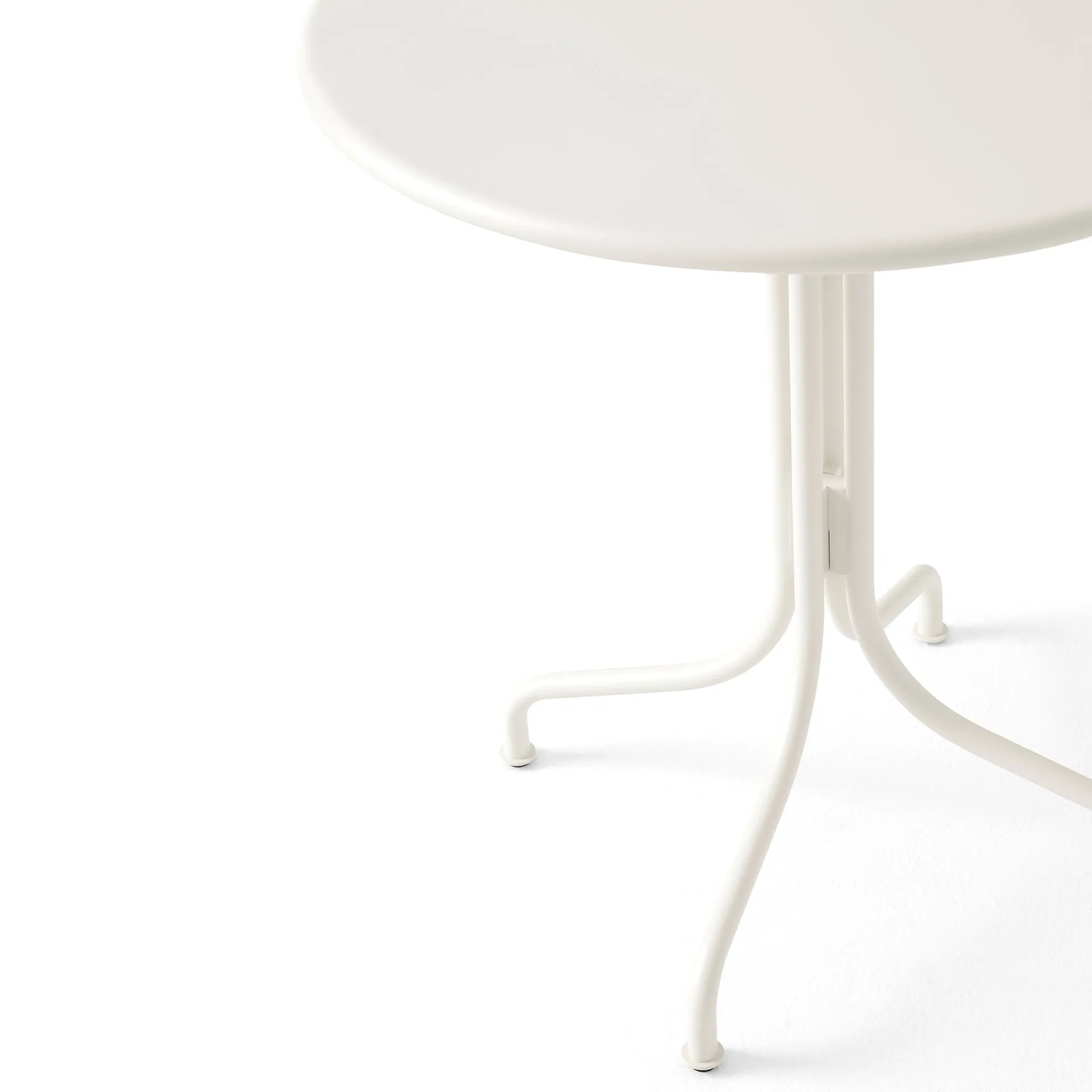 Thorvald SC96 Café-Tisch Ø70 cm, Ivory &Tradition