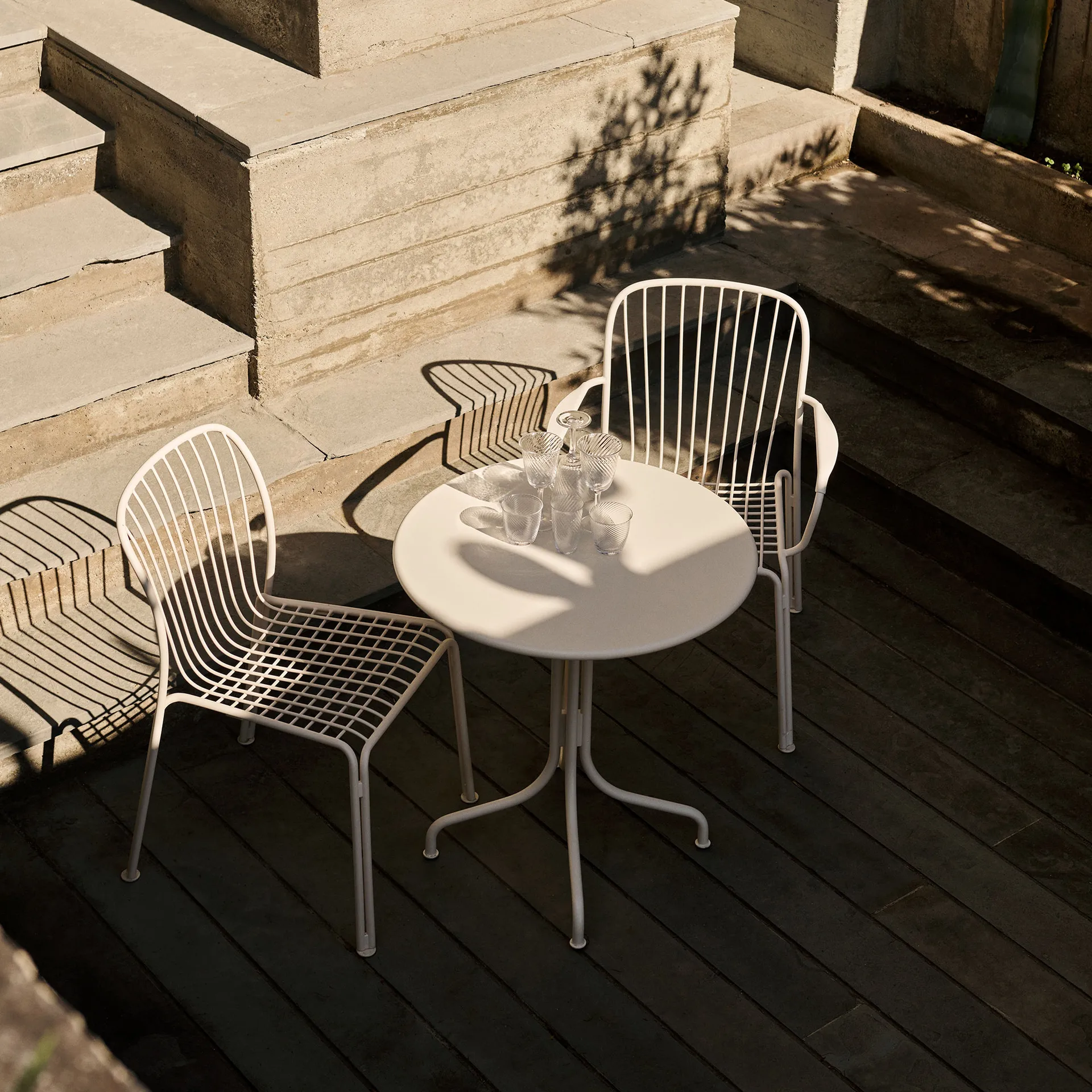 Thorvald SC96 Café-Tisch Ø70 cm, Ivory &Tradition