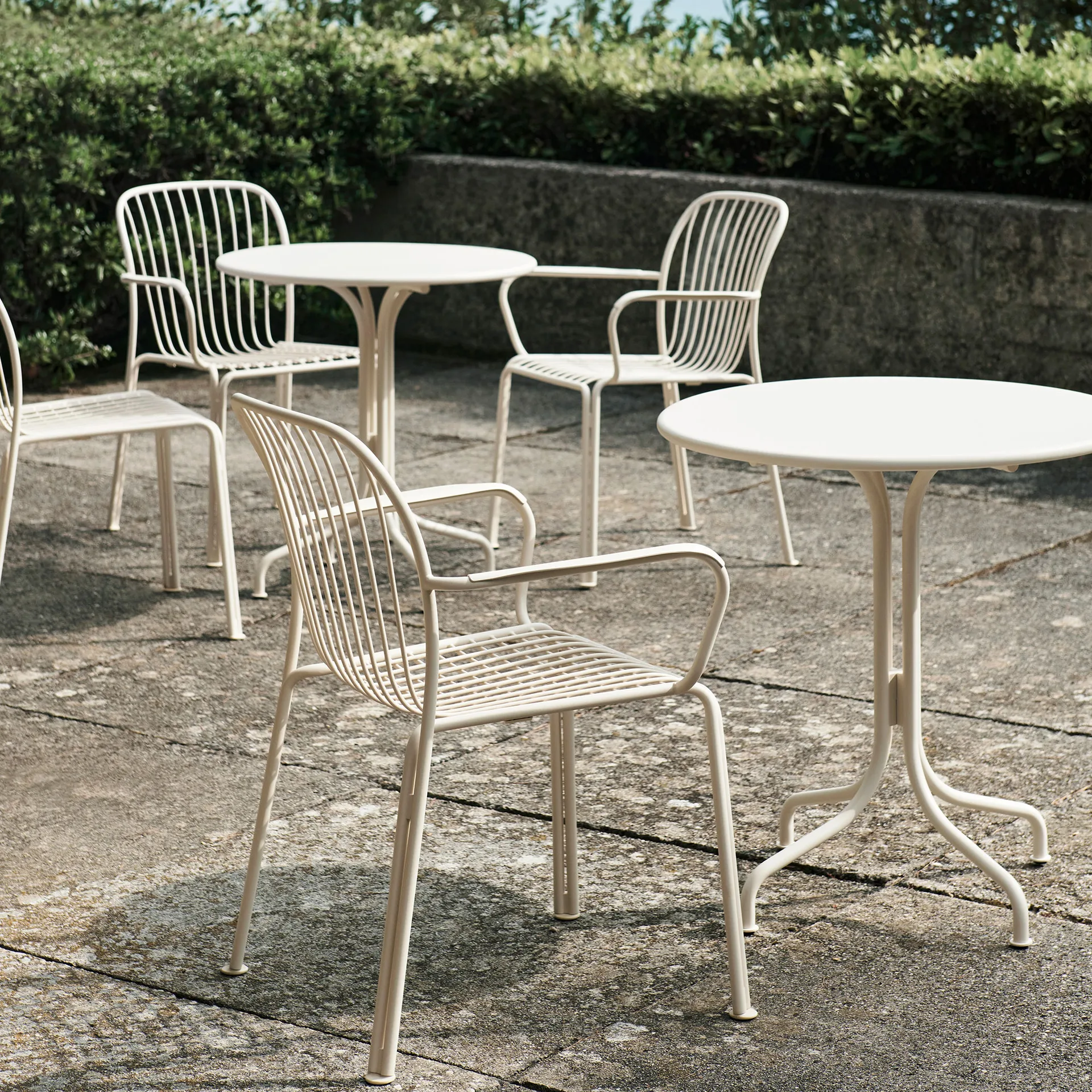 Thorvald SC96 Café-Tisch Ø70 cm, Ivory &Tradition