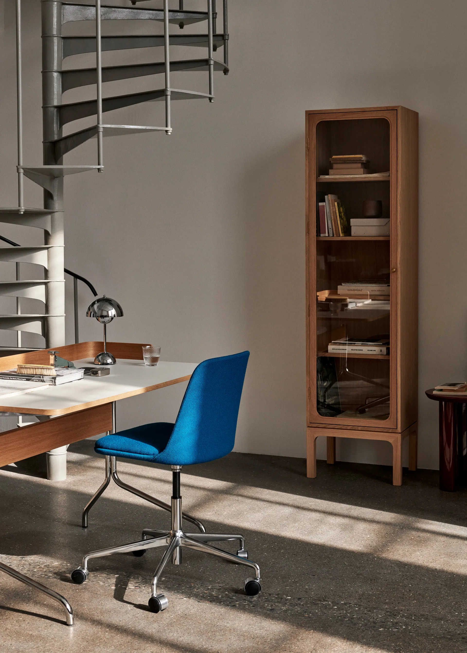 Trace SC87 Vitrinenschrank 50x192x40cm, Natural natural oak &Tradition